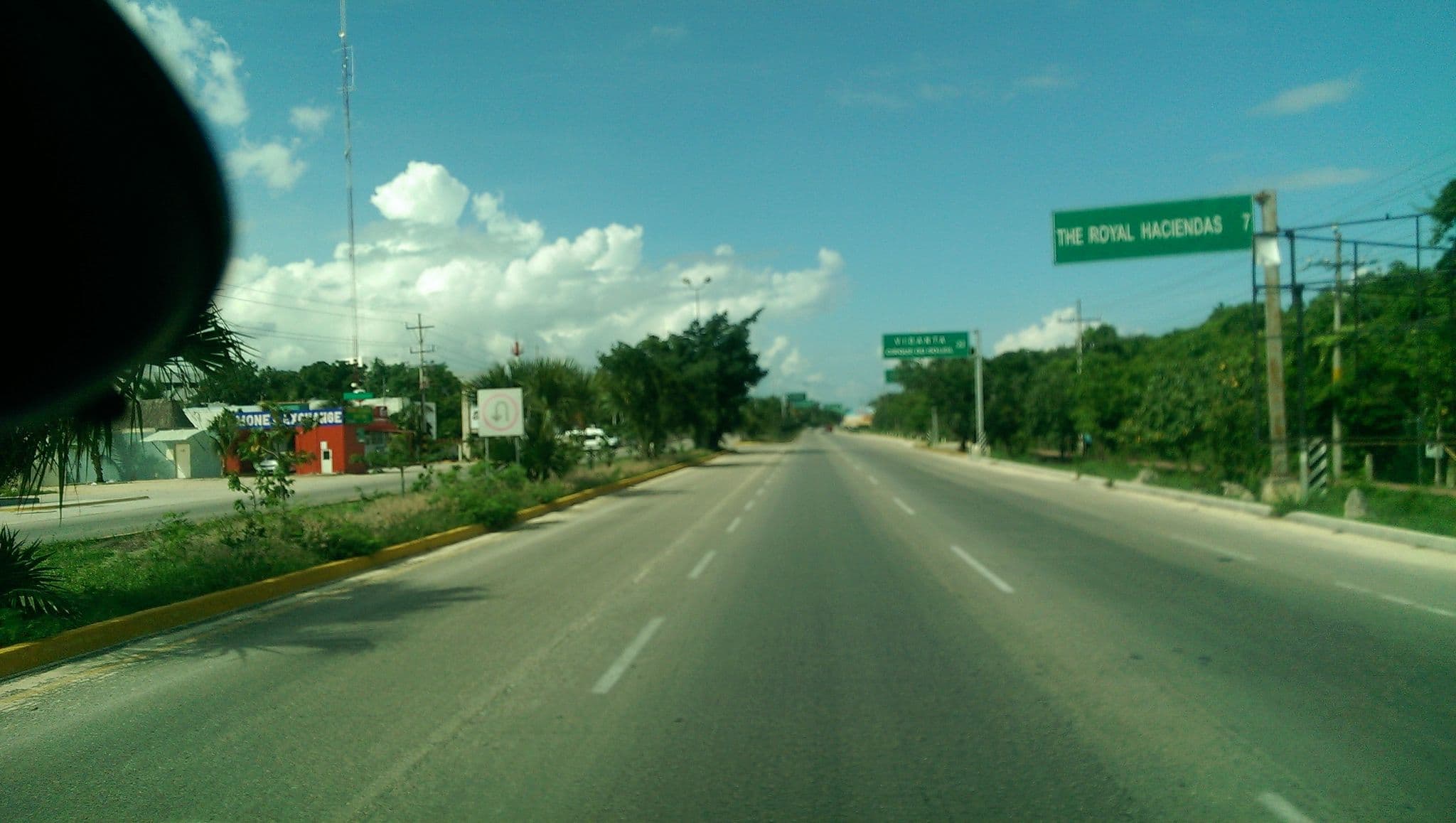 Street view near Motel Boutique Chocolate, Playa del Carmen — © mapeadora (CC BY-SA · Mapillary)