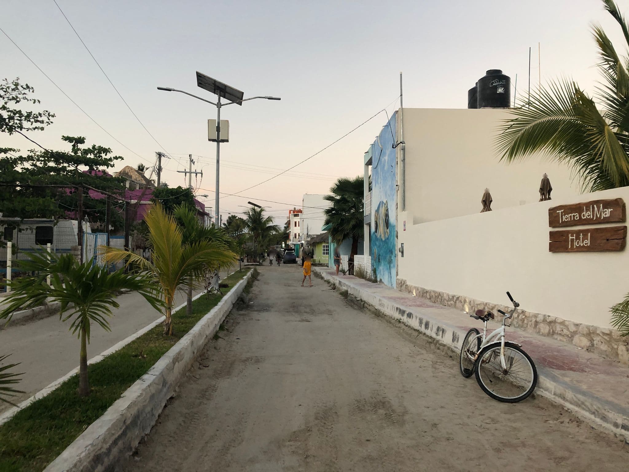 Street view near Tierra del Mar Hotel, Isla Holbox — © yellowracer (CC BY-SA · Mapillary)