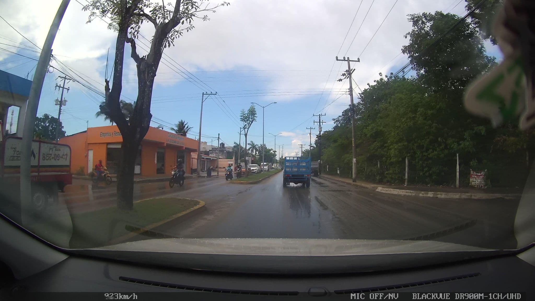 Street view near Casa de Esfuerzos Salados, Cozumel — © asturksever (CC BY-SA · Mapillary)