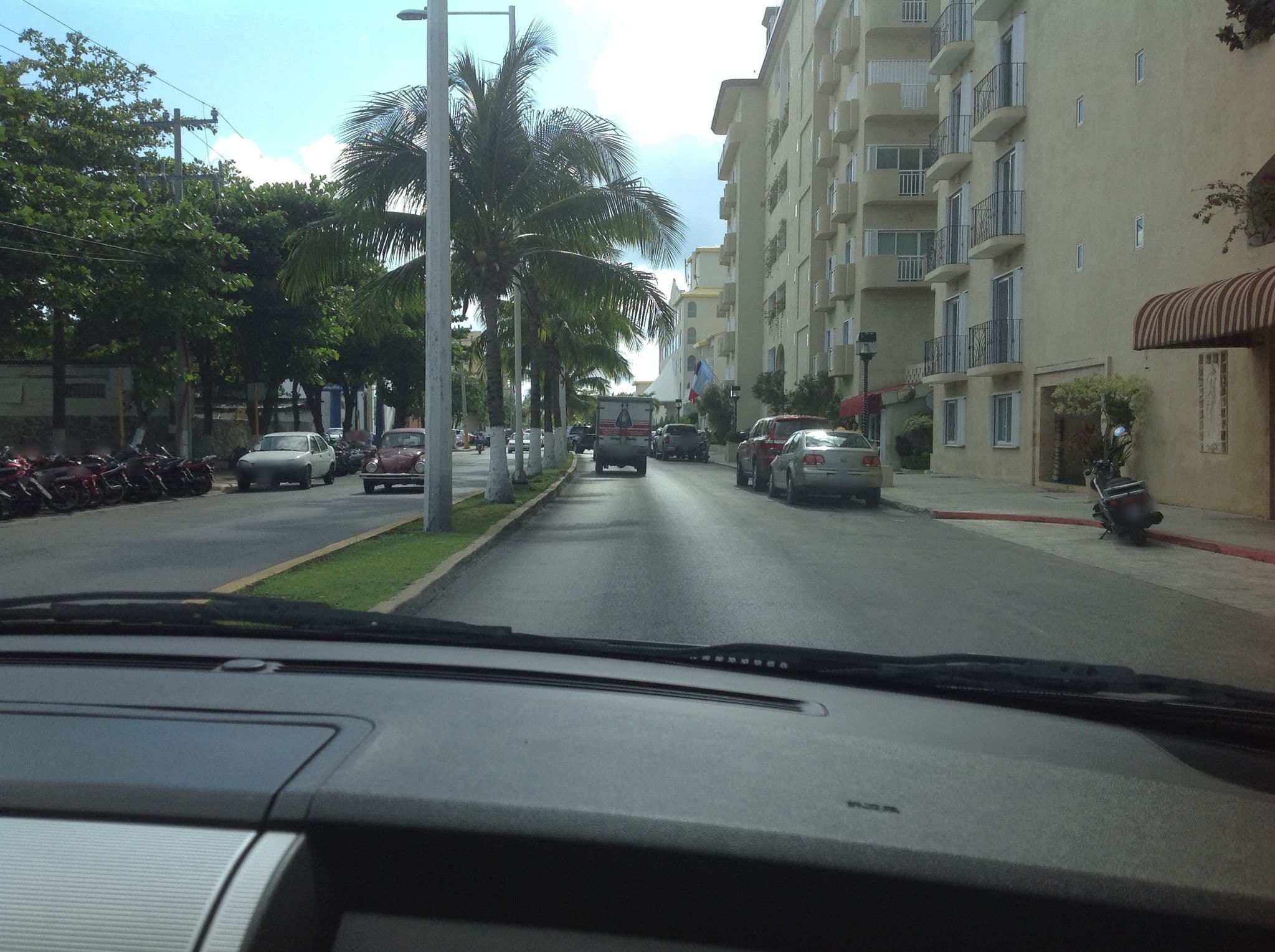 Street view near El Cantil - Casa De Los Sabados, Cozumel — © aperunner (CC BY-SA · Mapillary)