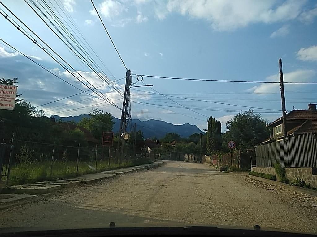 Street view near Ove, Bran — © tavi (CC BY-SA · Mapillary)