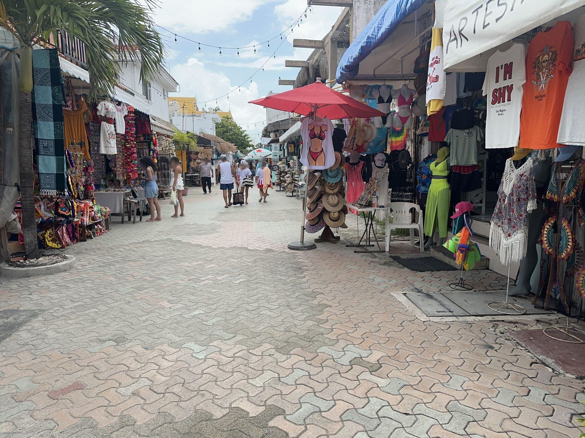 Street view near Hotel Maya, Isla Mujeres — © asturksever (CC BY-SA · Mapillary)