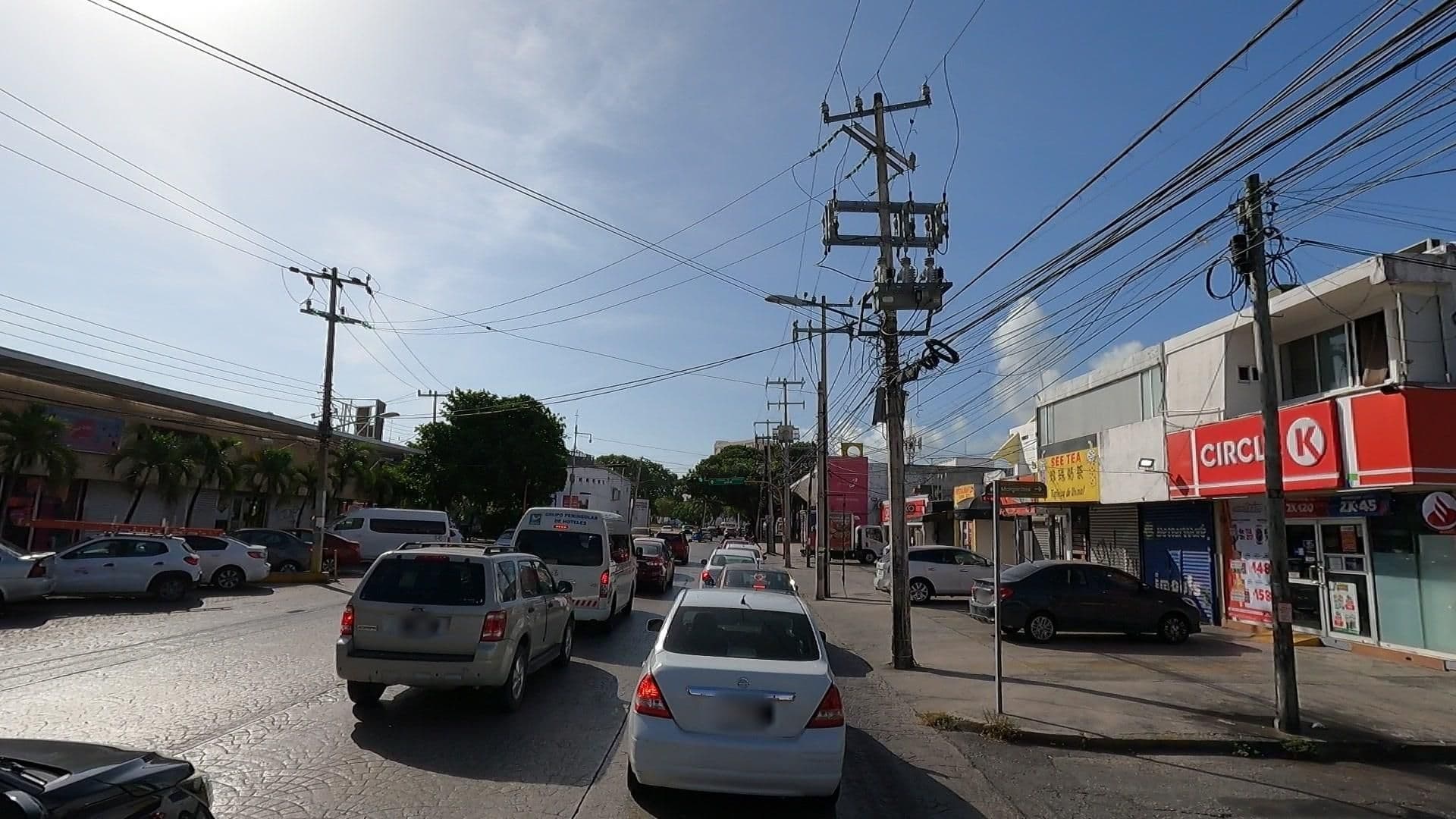 Street view near Backpackers Hostelling, Cancún — © calleros (CC BY-SA · Mapillary)