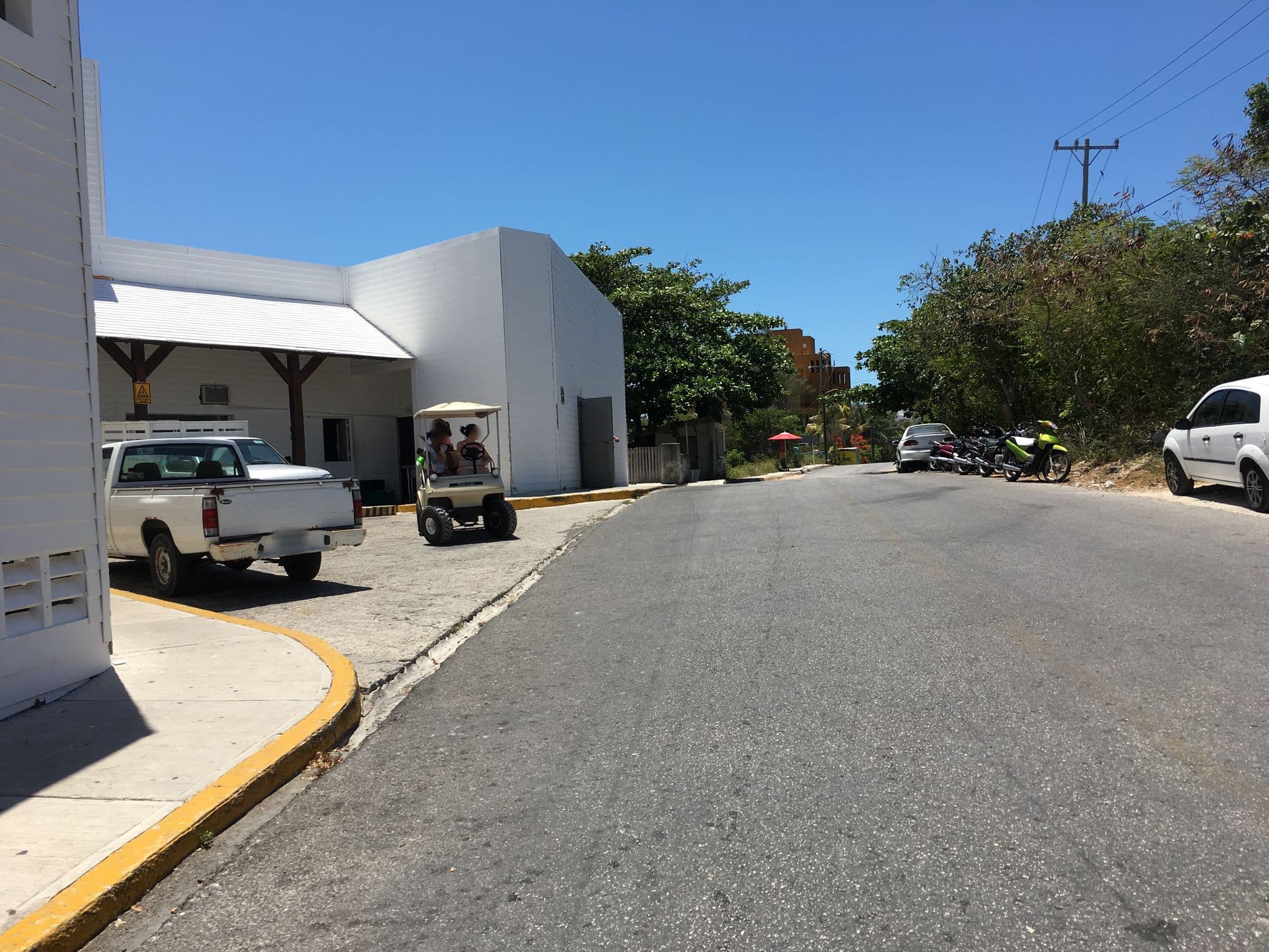 Street view near Casa Hermosa, Isla Mujeres — © ccossio (CC BY-SA · Mapillary)