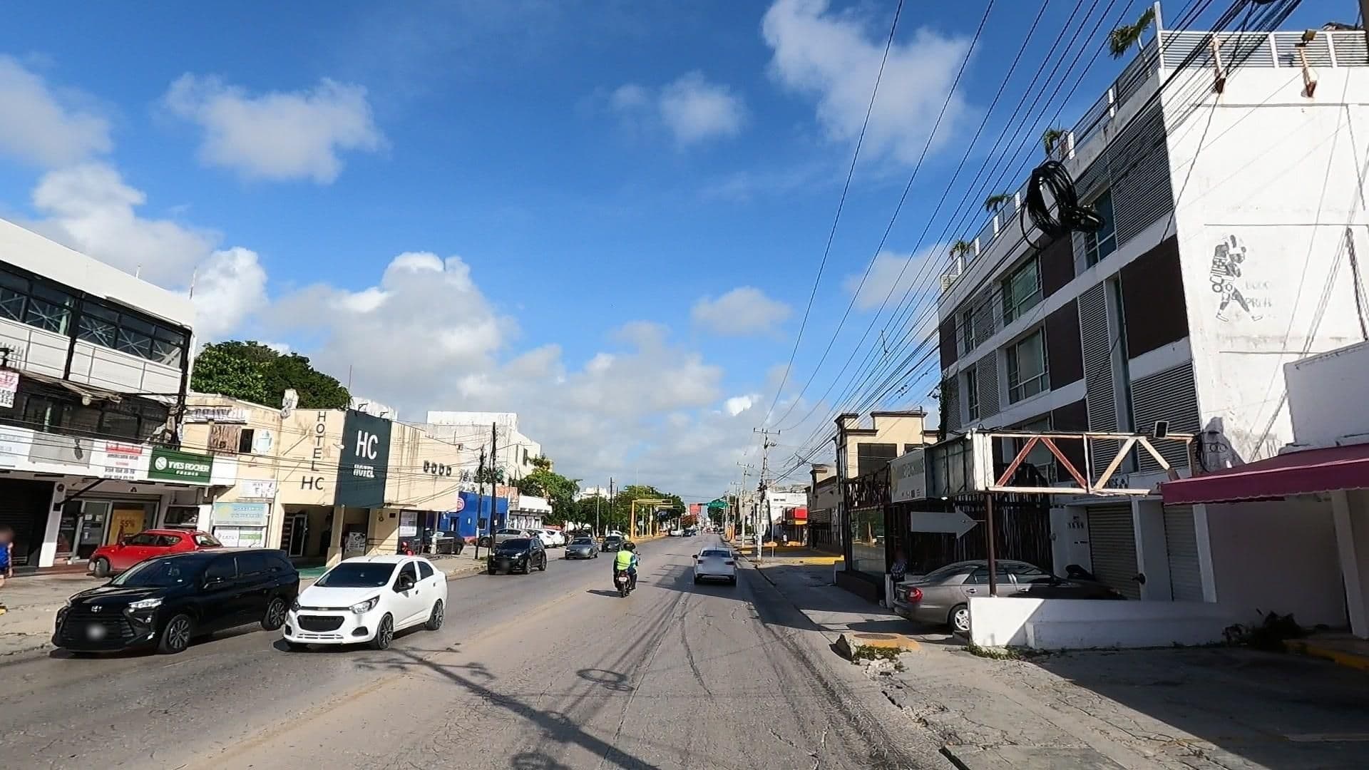 Street view near Hotel Cotty Internacional, Cancún — © calleros (CC BY-SA · Mapillary)
