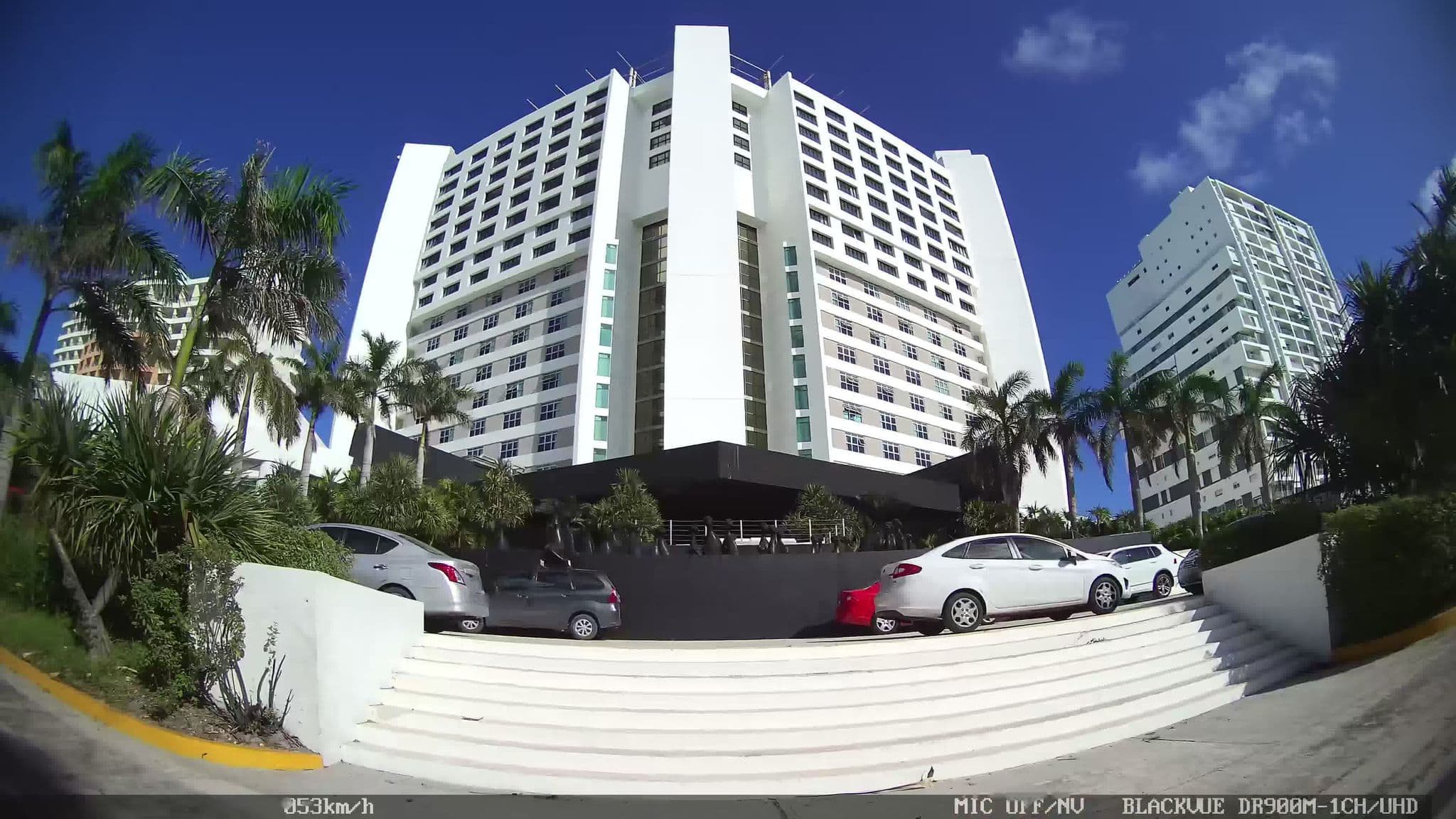 Street view near Armar House, All-Inclusive, Alfredo V. Bonfil — © kaart_2 (CC BY-SA · Mapillary)