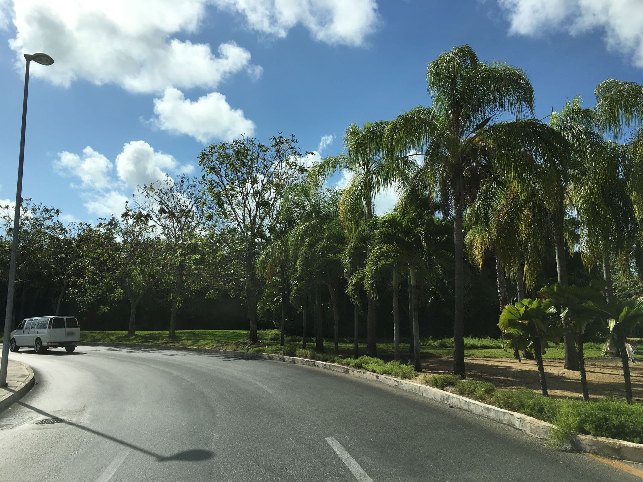 Street view near barcelo colonial, Alfredo V. Bonfil — © ccossio (CC BY-SA · Mapillary)
