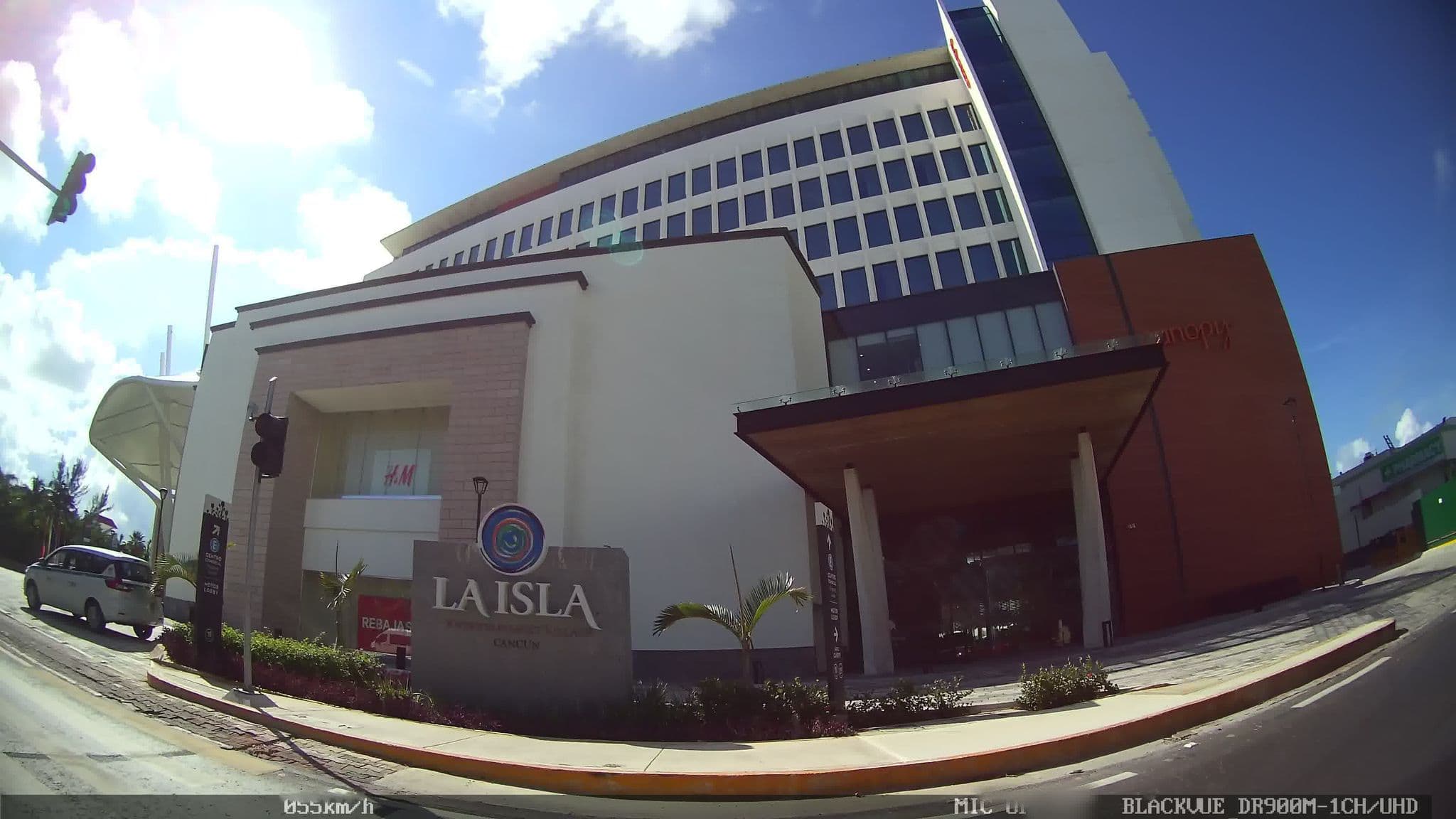 Street view near Canopy by Hilton, Alfredo V. Bonfil — © kaart_2 (CC BY-SA · Mapillary)