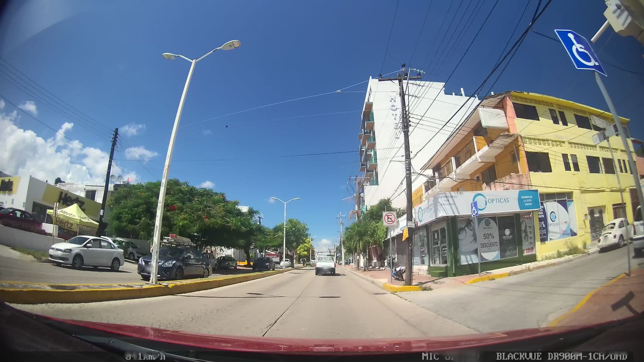 Street view near Orquideas hostal, Cancún — © kaart_2 (CC BY-SA · Mapillary)