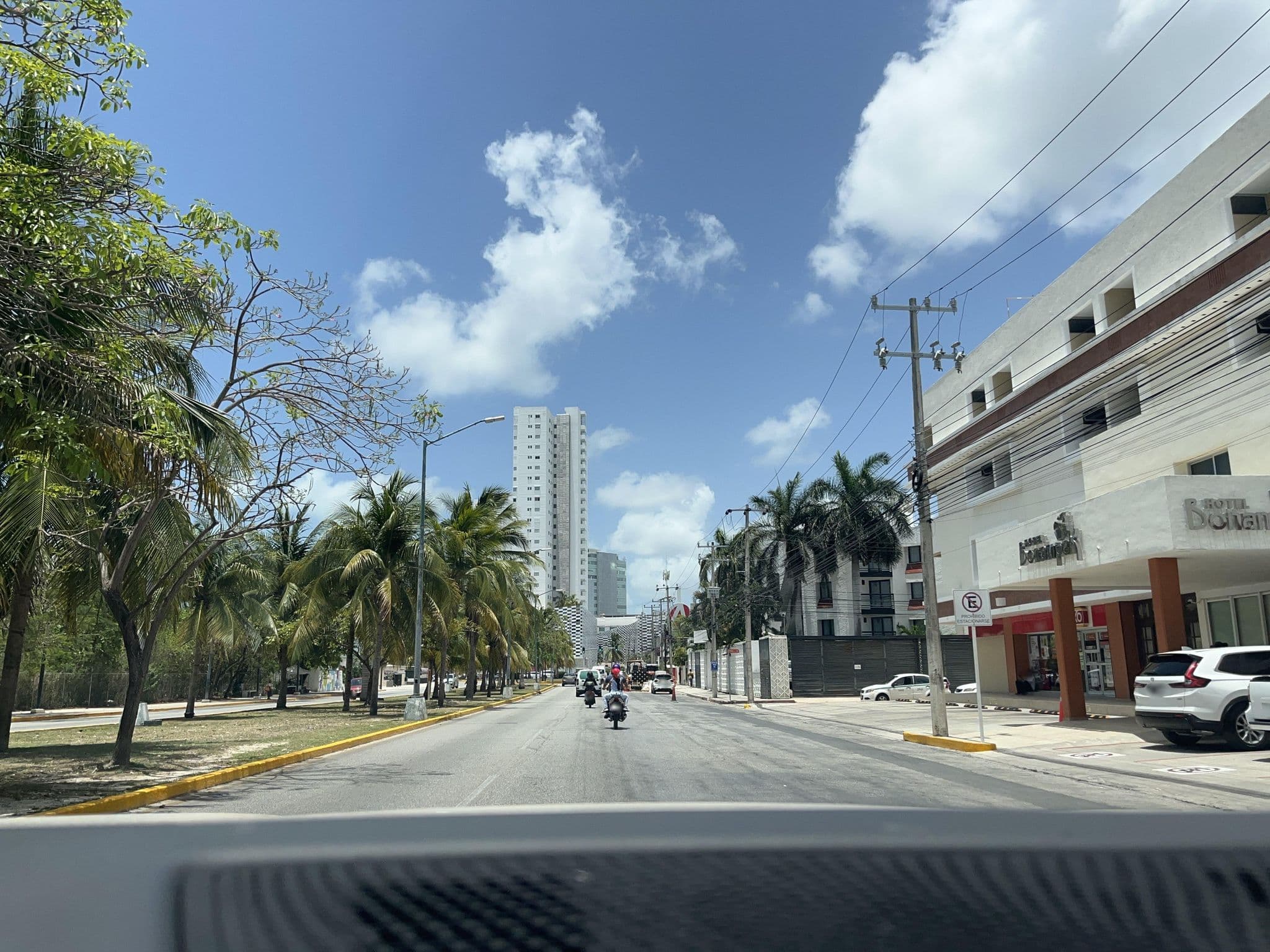 Street view near La Catrina Suites Cancun, Cancún — © ferog_v (CC BY-SA · Mapillary)