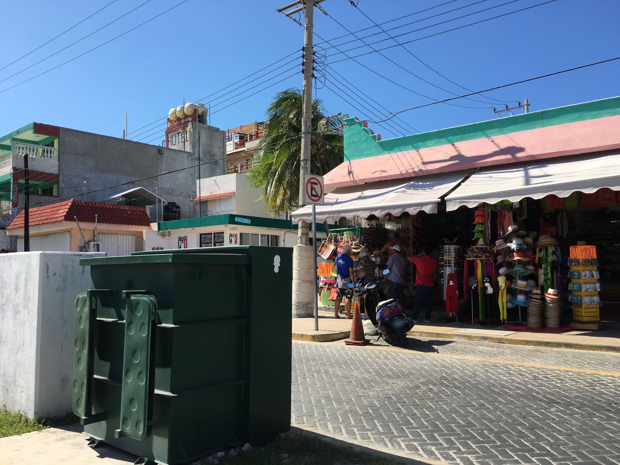 Street view near Hoteles Berny, Isla Mujeres — © ccossio (CC BY-SA · Mapillary)