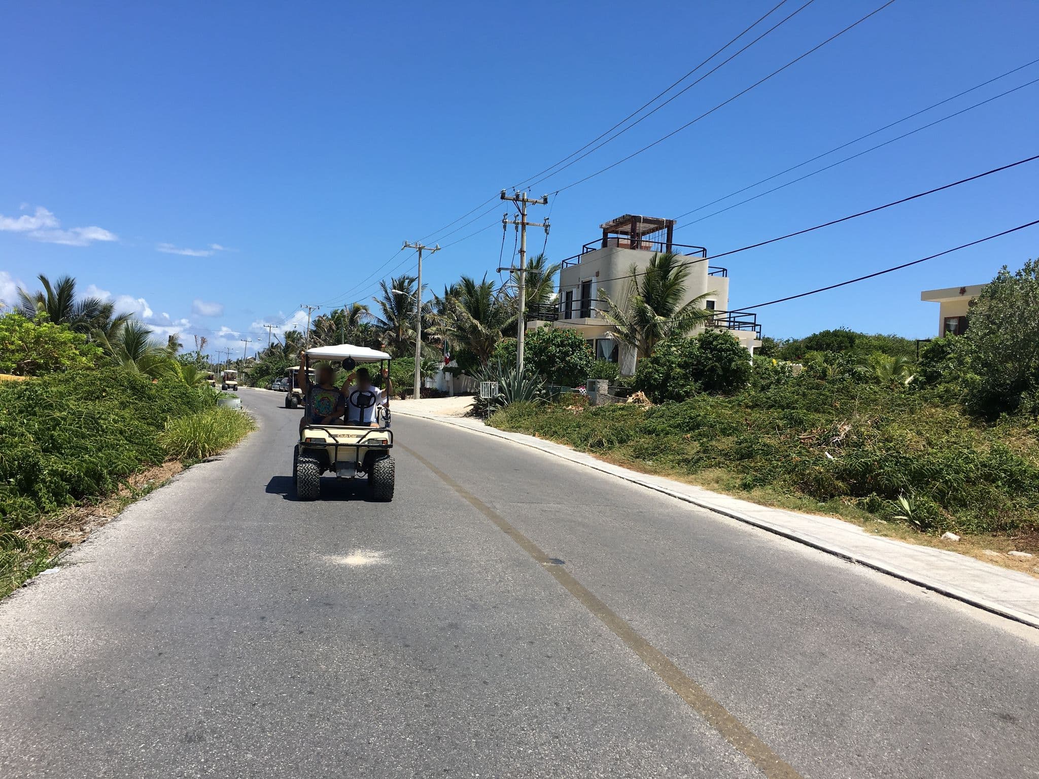 Street view near El Gran Escape, Isla Mujeres — © ccossio (CC BY-SA · Mapillary)