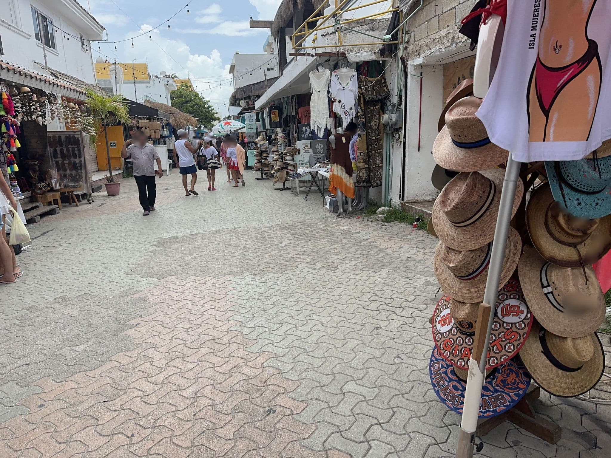 Street view near Hotel Roca Teliz, Isla Mujeres — © asturksever (CC BY-SA · Mapillary)