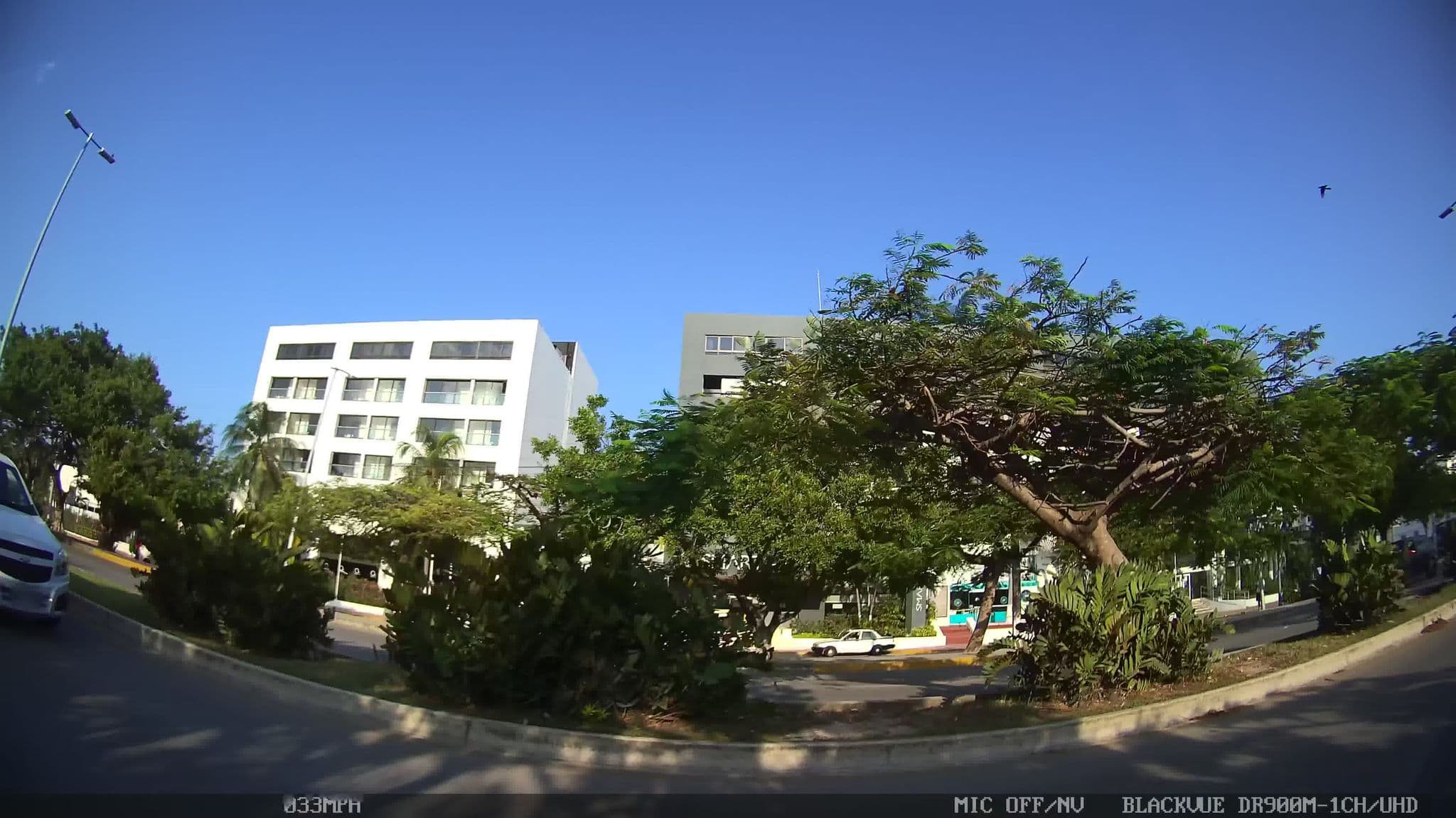 Street view near Oh! The Urban Oasis Hotel, Cancún — © kaart_2 (CC BY-SA · Mapillary)