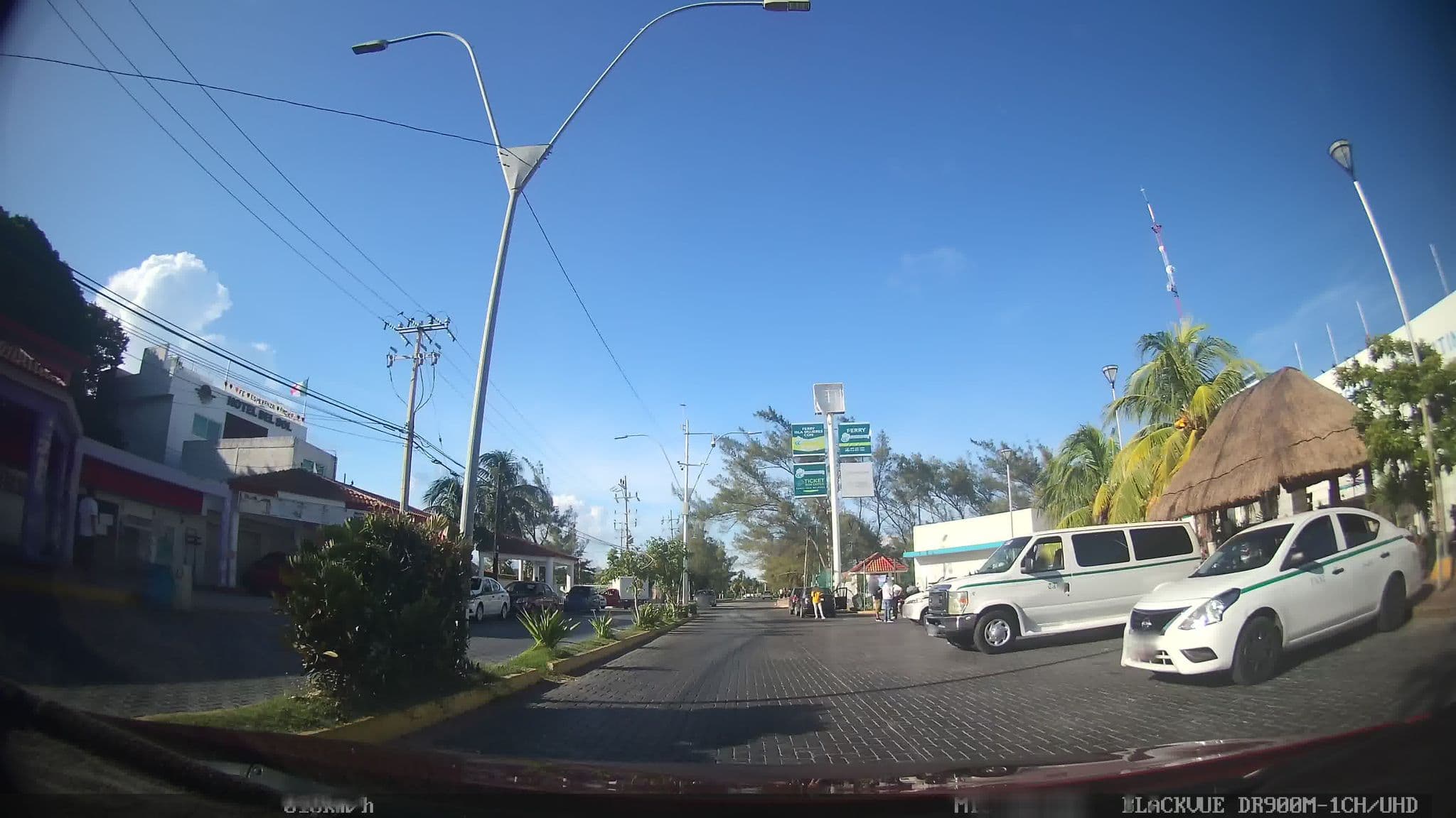 Street view near Hotel Del Sol, Cancún — © kaart_2 (CC BY-SA · Mapillary)