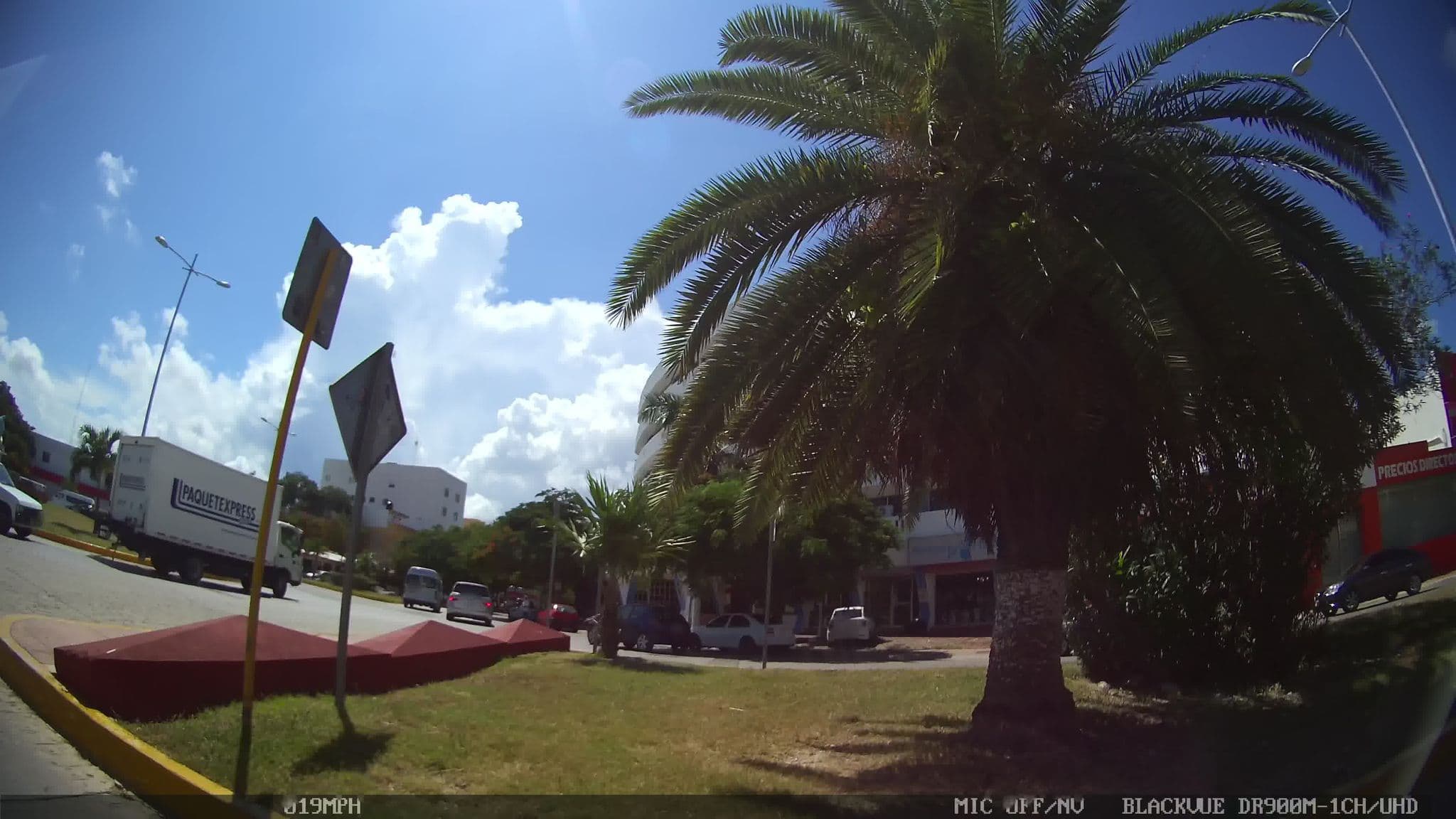 Street view near Hotel Le Monde, Cancún — © kaart_2 (CC BY-SA · Mapillary)