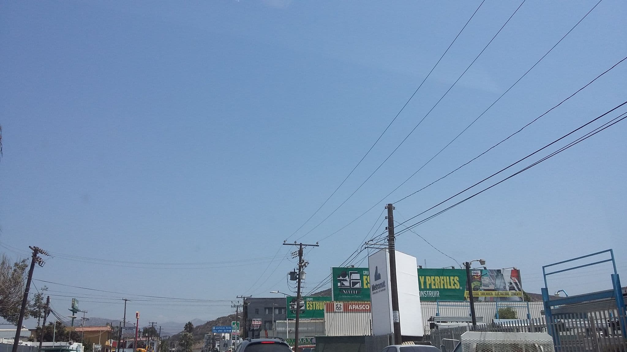 Street view near Paradise Restaurant & Bar, Ensenada — © luzmargaritas (CC BY-SA · Mapillary)
