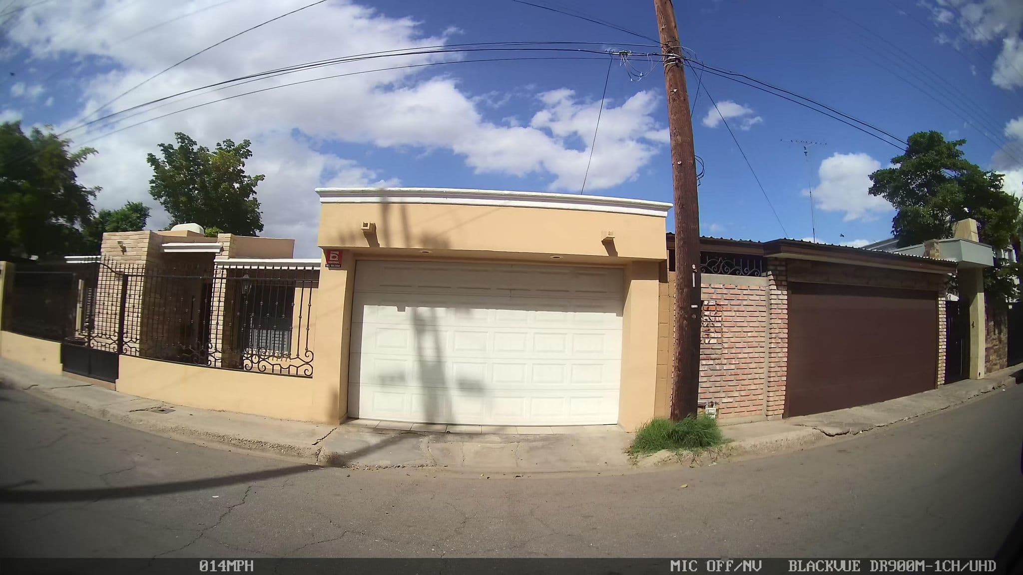 Street view near Crowne Plaza Hotel, Mexicali — © kaart_2 (CC BY-SA · Mapillary)