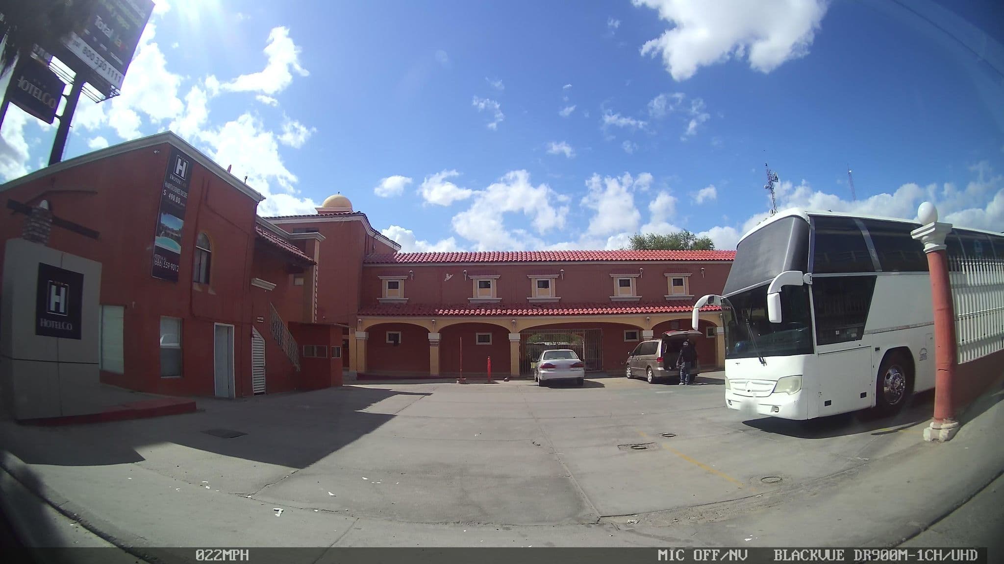 Street view near Hotel Villas del Sol, Mexicali — © kaart_3 (CC BY-SA · Mapillary)