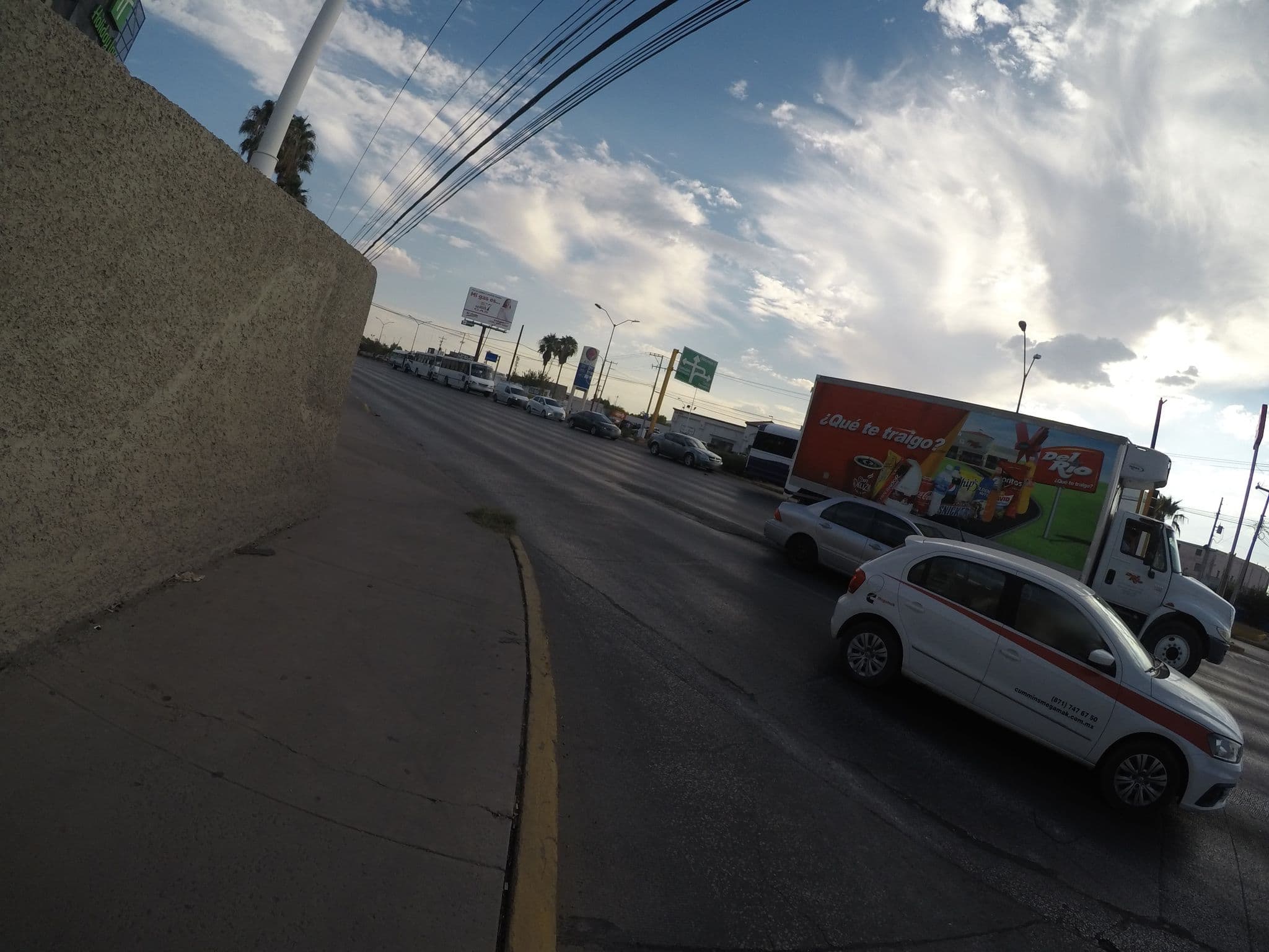 Street view near Radisson, Ciudad Juárez — © dsrtsndnts (CC BY-SA · Mapillary)