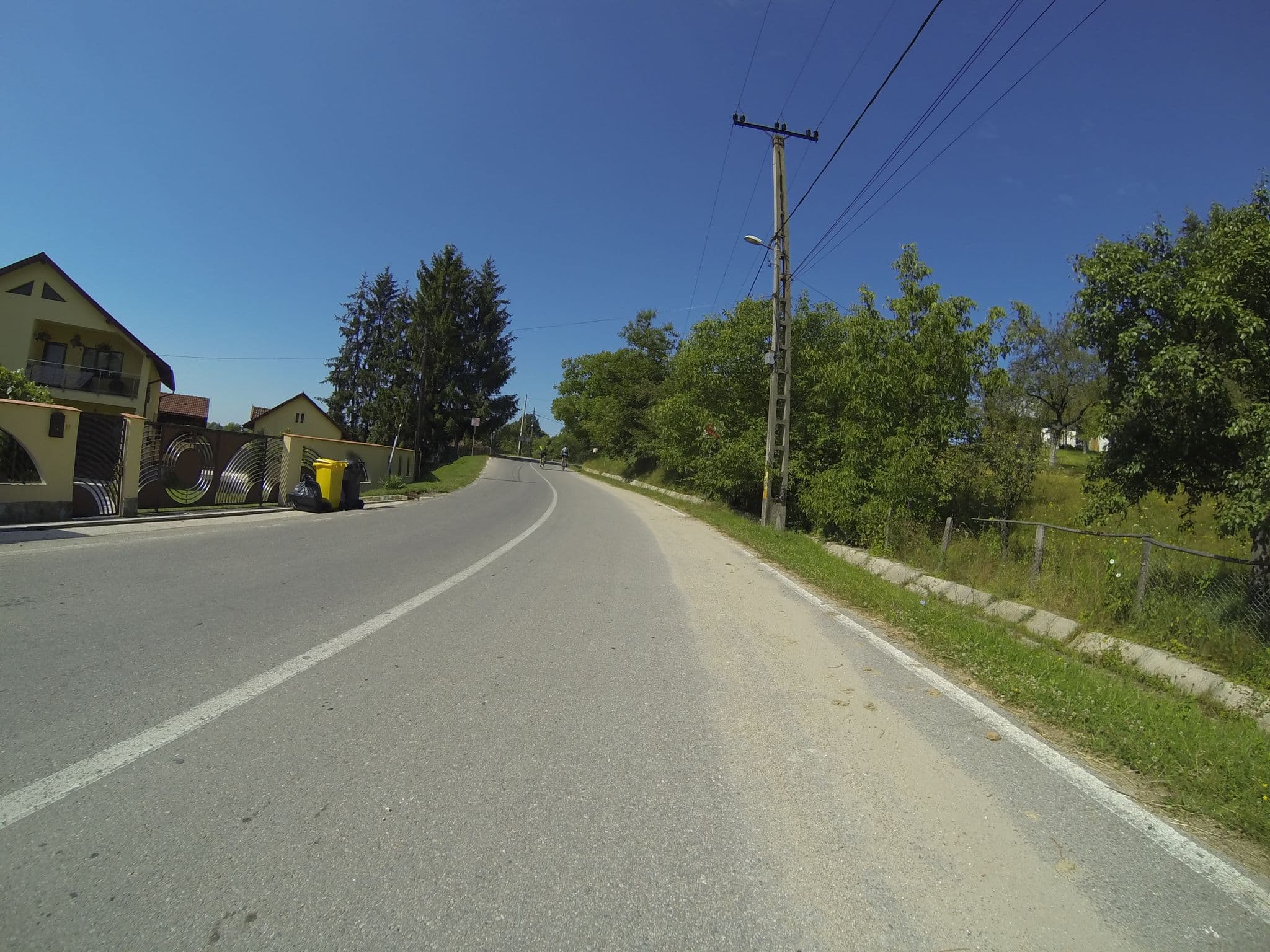 Street view near Pensiunea Ovitur, Polovragi — © deeeznuuuts (CC BY-SA · Mapillary)