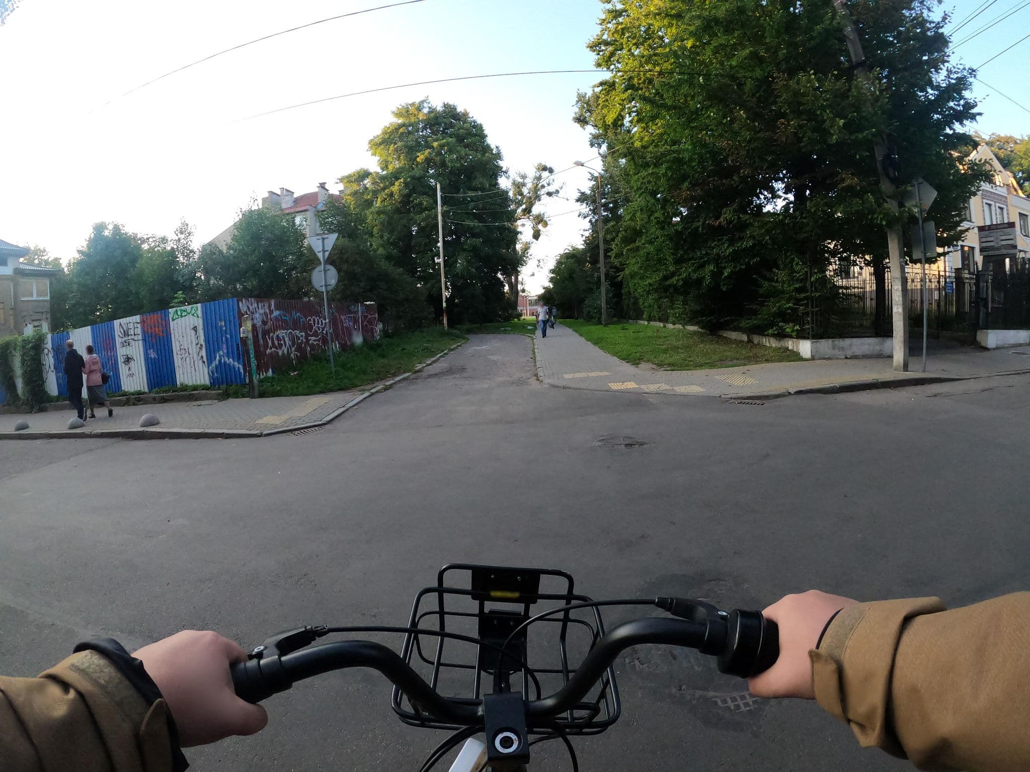 Street view near Гостиница Авиатор, Kaliningrad — © trolleway (CC BY-SA · Mapillary)