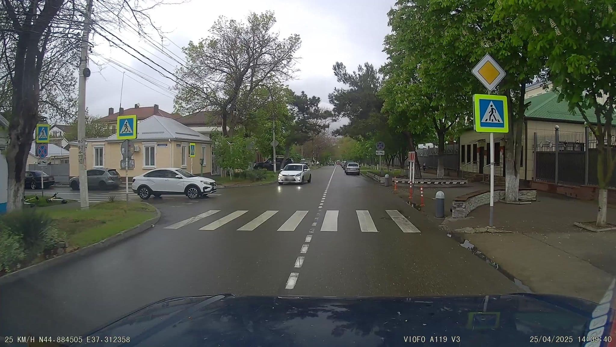Street view near Отель "Рузанна", Anapa — © azimuth (CC BY-SA · Mapillary)