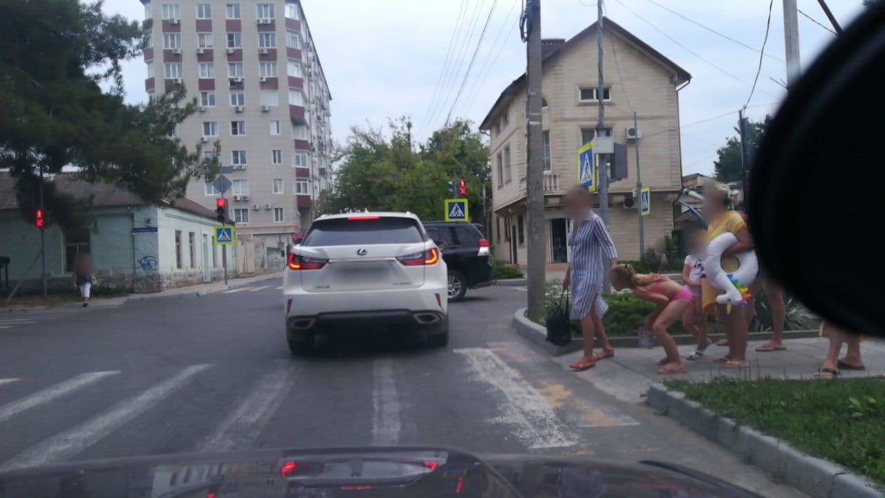 Street view near Оскар,гостевой дом, Anapa — © juliashelukhova (CC BY-SA · Mapillary)