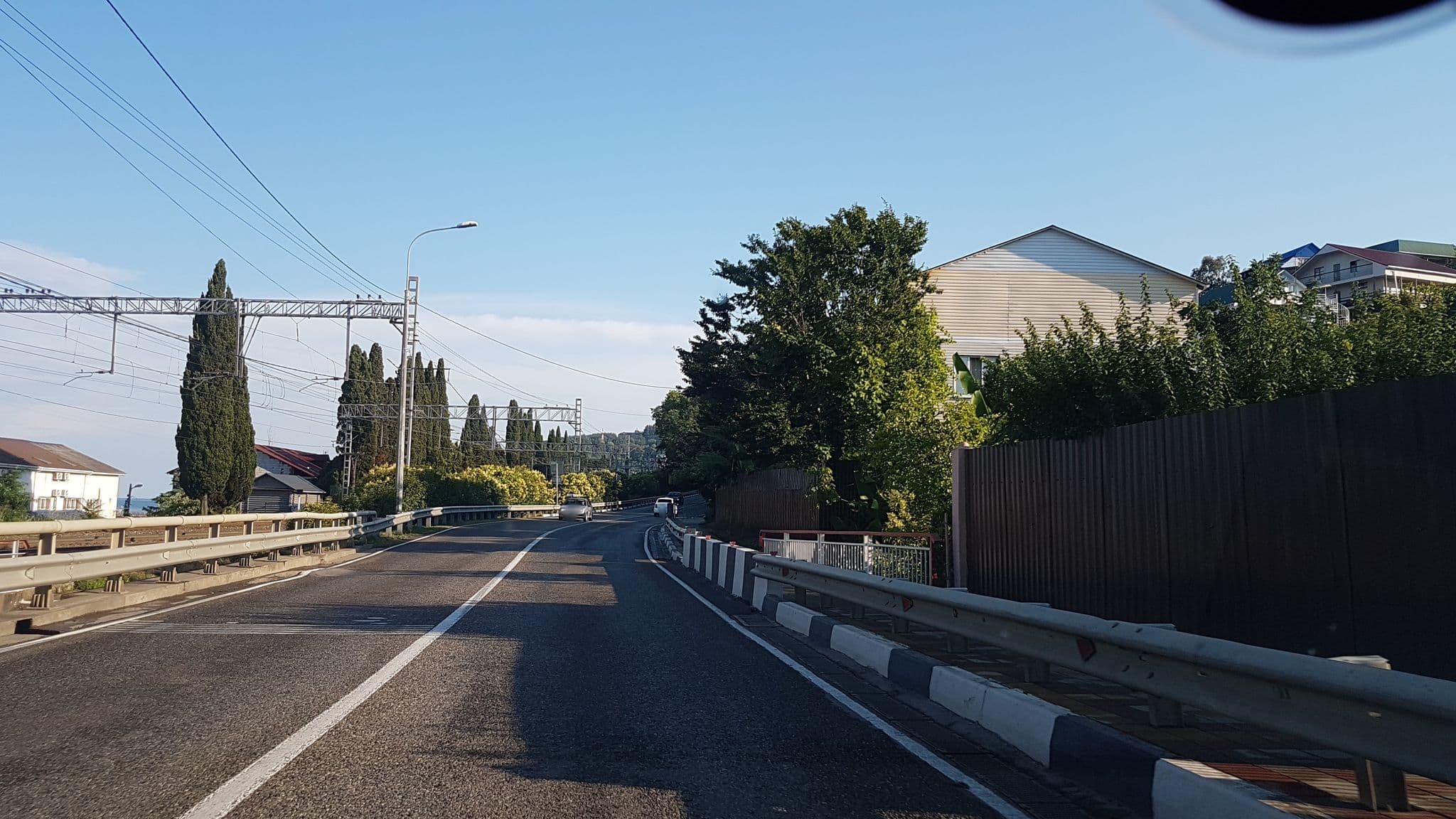 Street view near Отель Лоо ****, Gornoye Loo — © teddy73 (CC BY-SA · Mapillary)