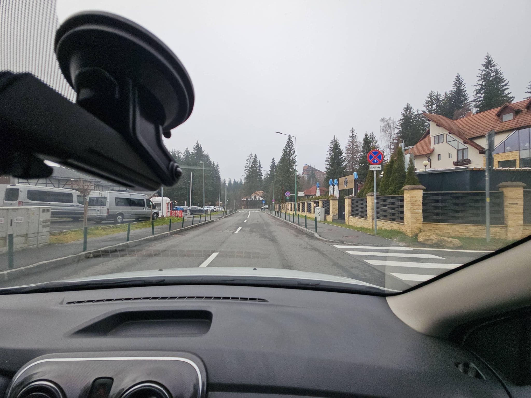 Street view near Vila Pinul si Mestea Canul, Braşov