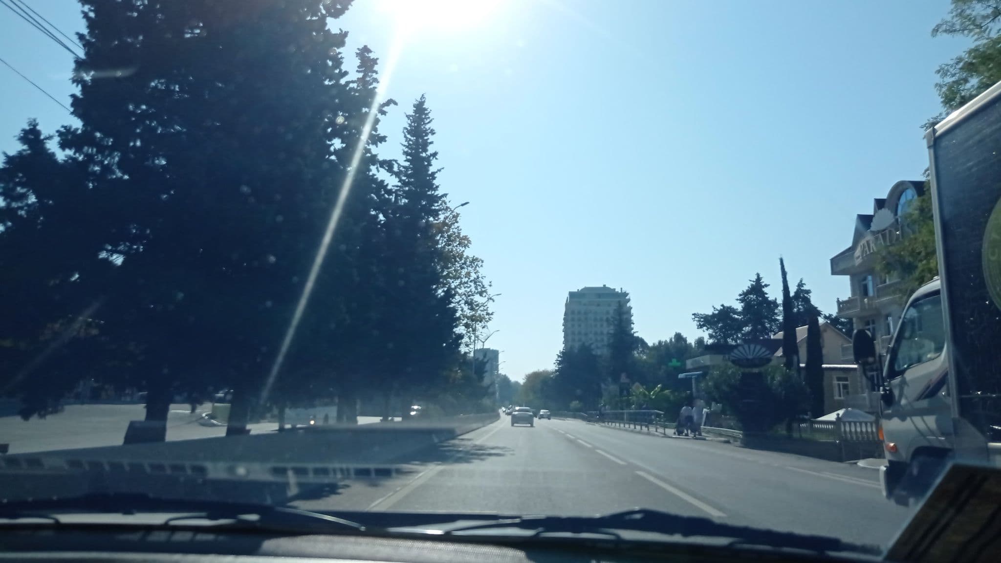 Street view near Uzunian Palace Hotel, Kudepsta — © petunder (CC BY-SA · Mapillary)