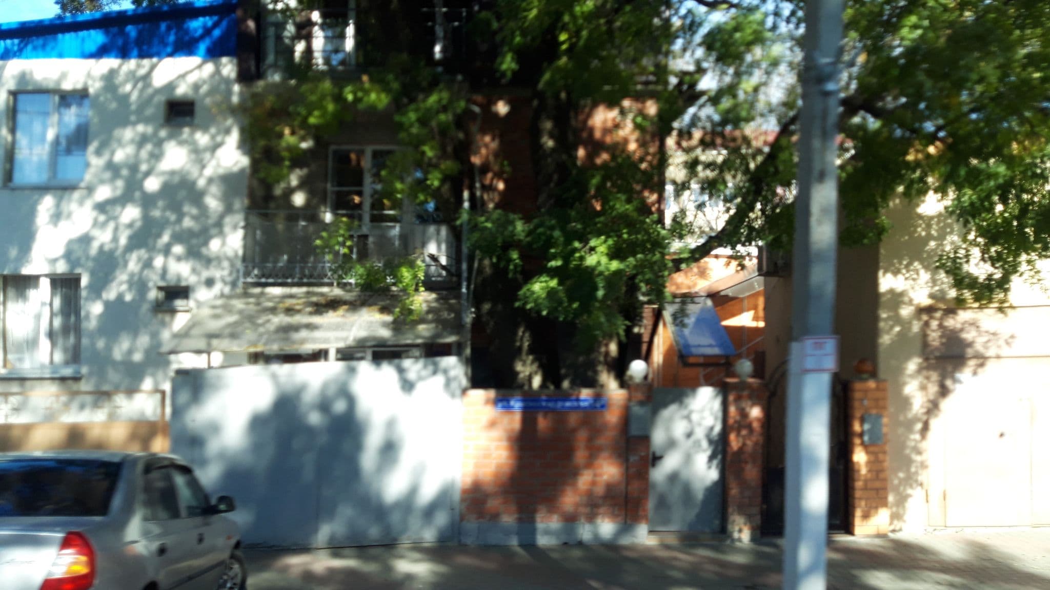 Street view near Гостиница У Антона, Gelendzhik — © wowik (CC BY-SA · Mapillary)