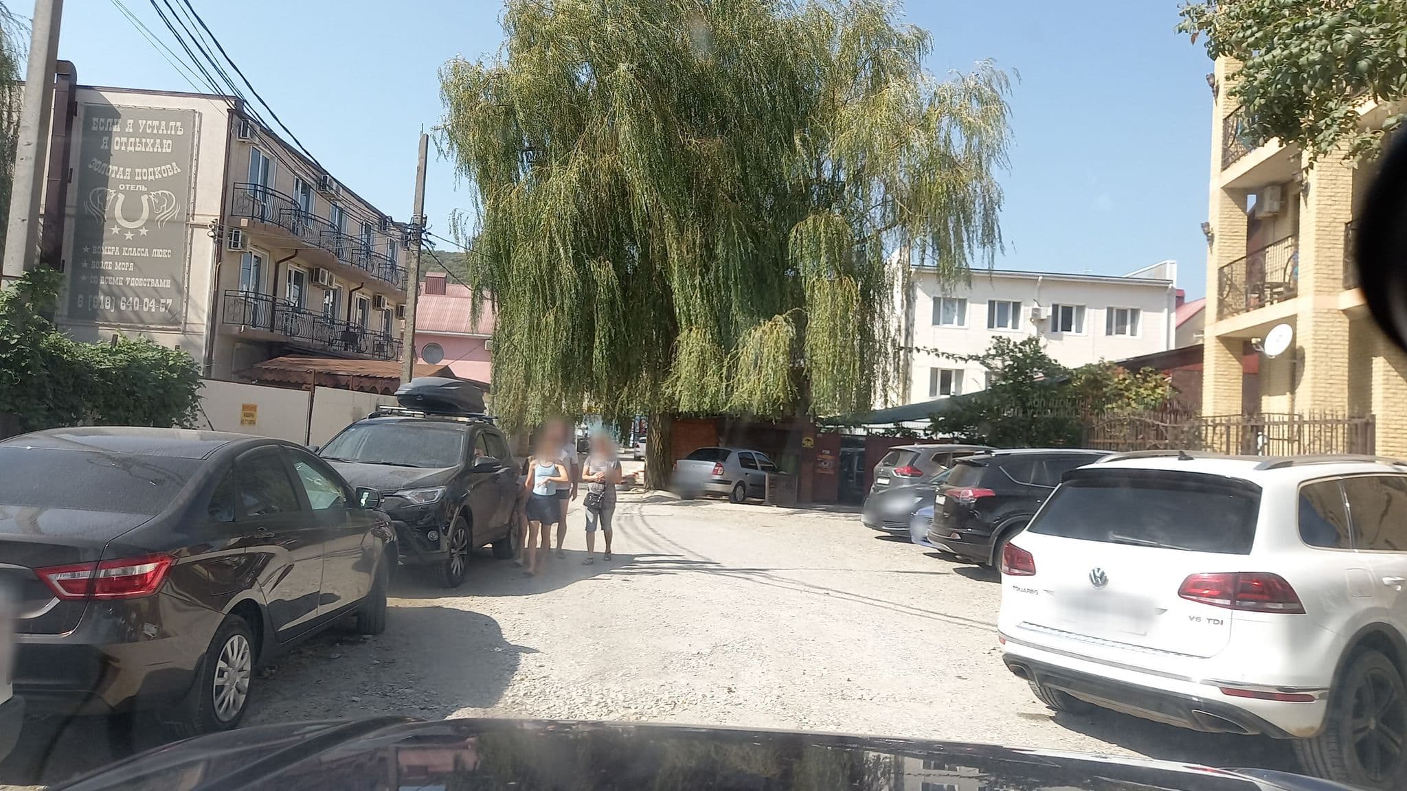 Street view near Евро Отель, Arkhipo-Osipovka — © azimuth (CC BY-SA · Mapillary)