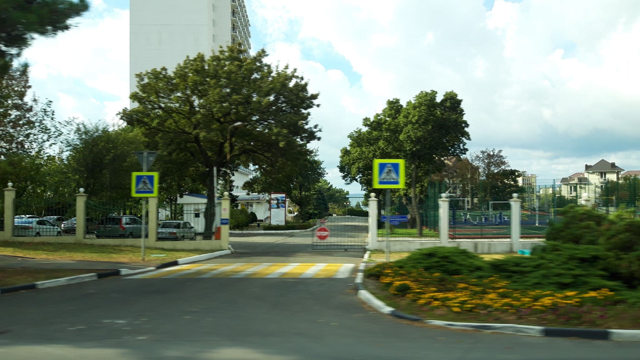 Street view near Отель Орлица, Gelendzhik — © wowik (CC BY-SA · Mapillary)