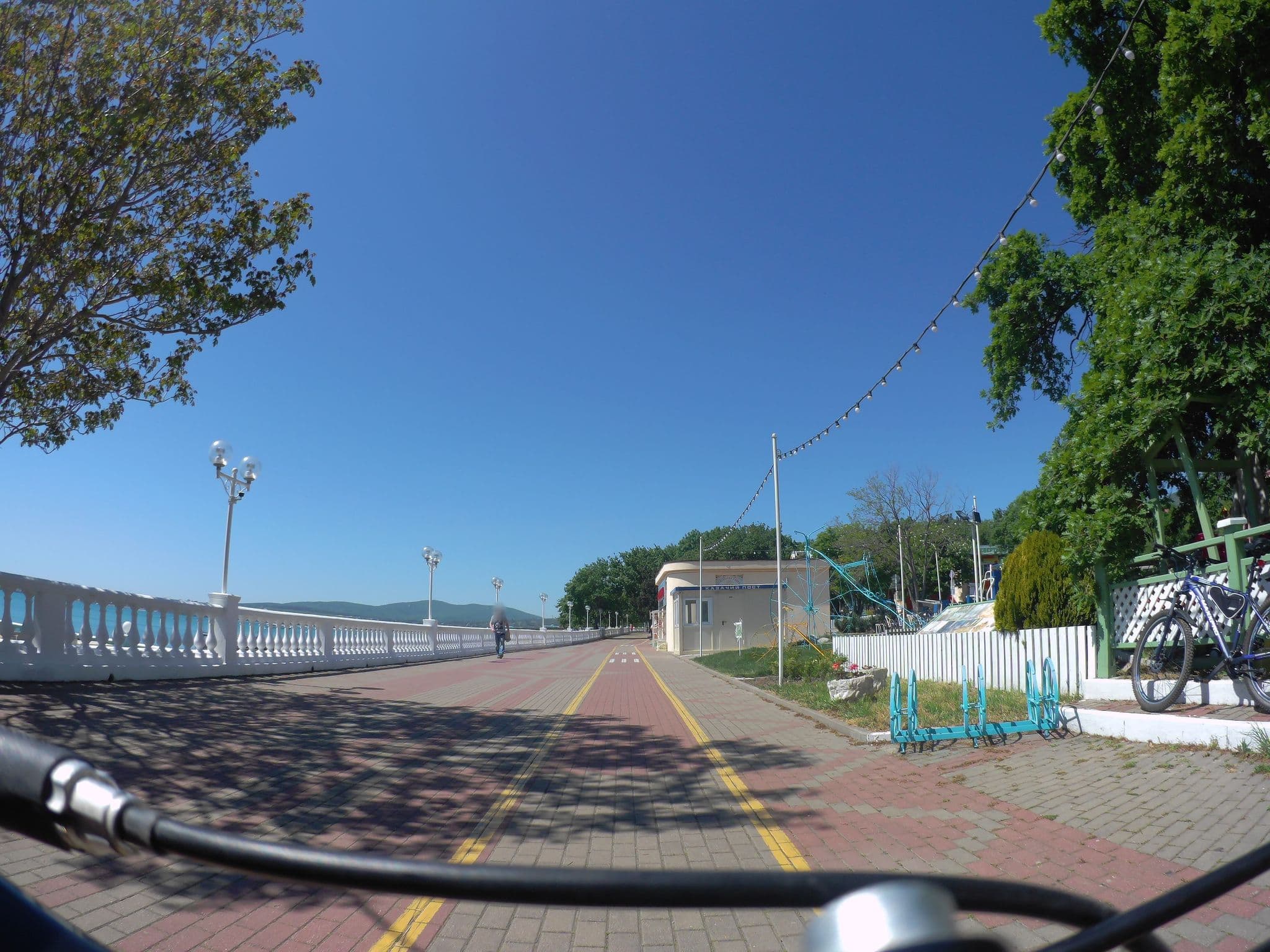 Street view near Отель Магнолия (Kompass Hotels Boutique), Gelendzhik — © zvyagaaa (CC BY-SA · Mapillary)