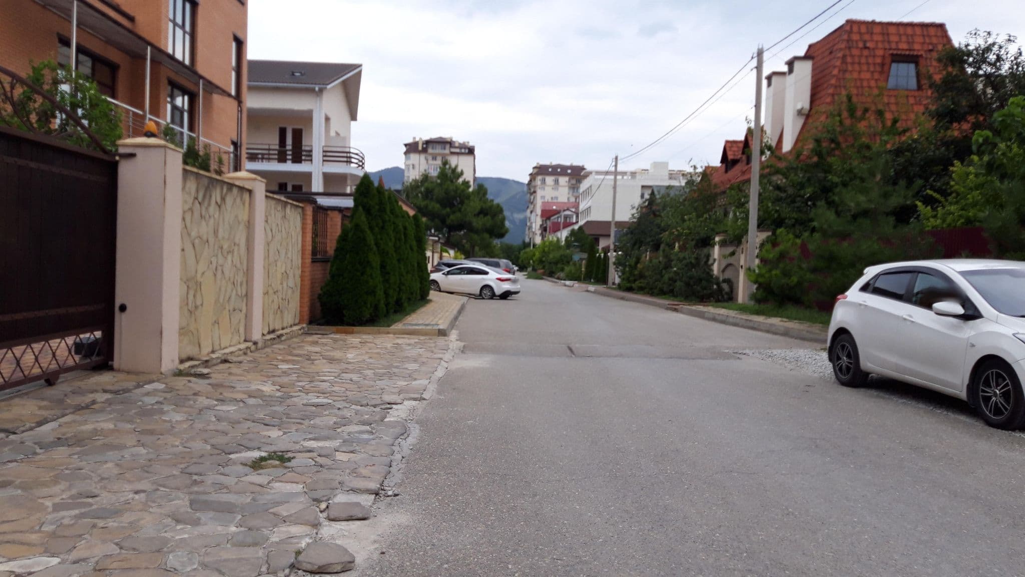 Street view near Гостиница "Джамайка", Gelendzhik — © wowik (CC BY-SA · Mapillary)