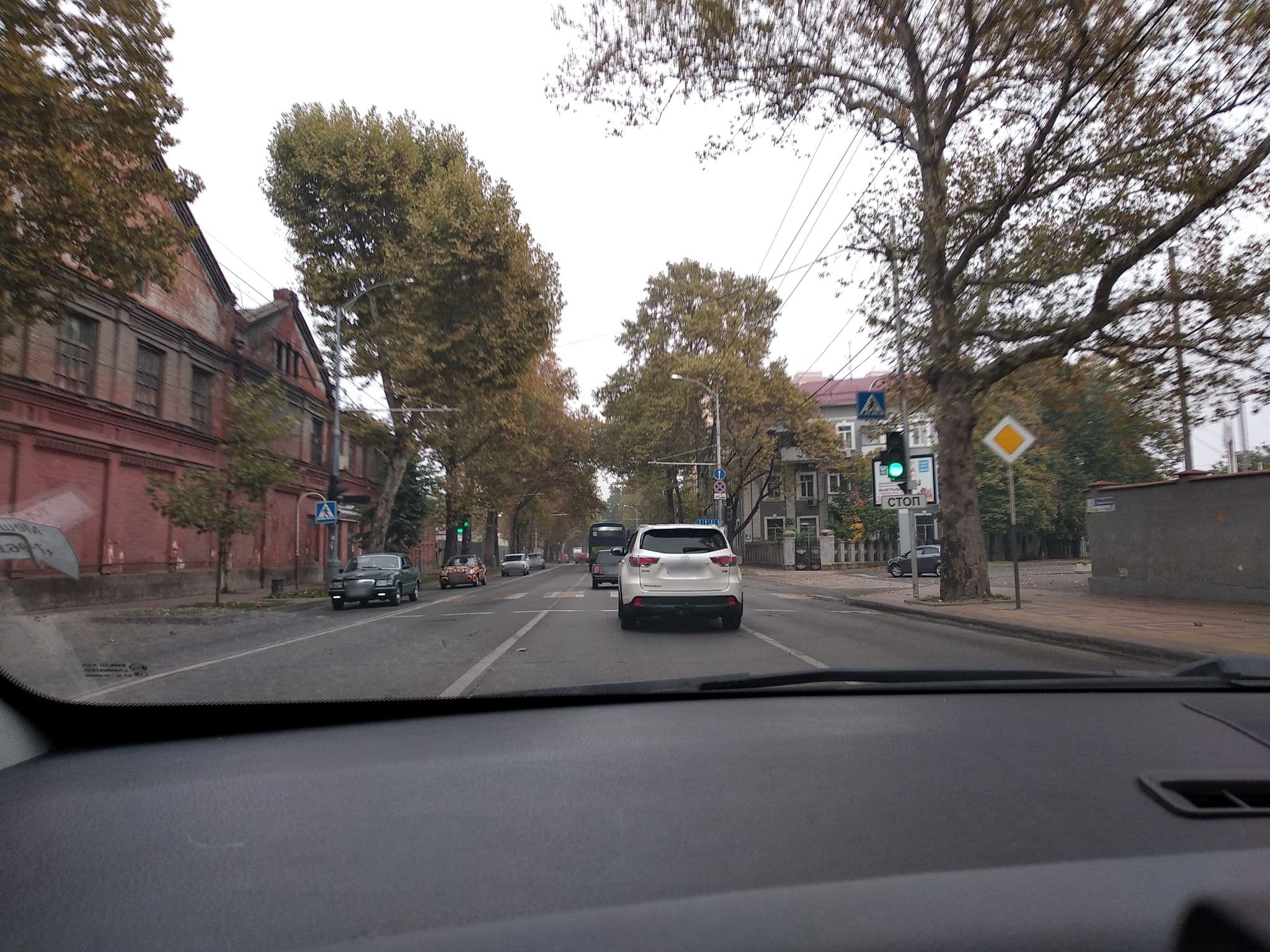 Street view near Гостиница "Гермес", Krasnodar — © vanmhit (CC BY-SA · Mapillary)