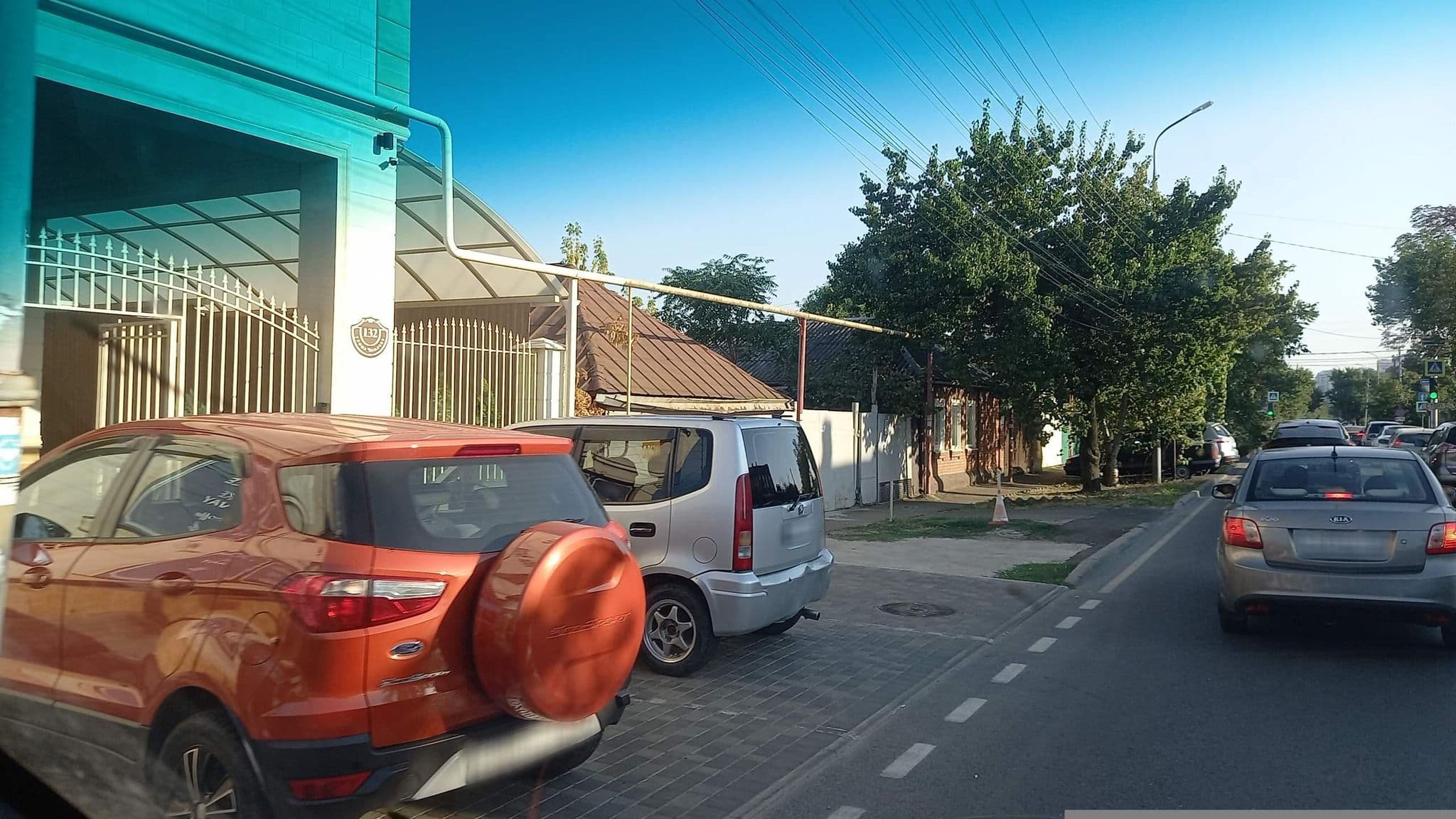 Street view near Henrik Hotel, Krasnodar — © azimuth (CC BY-SA · Mapillary)