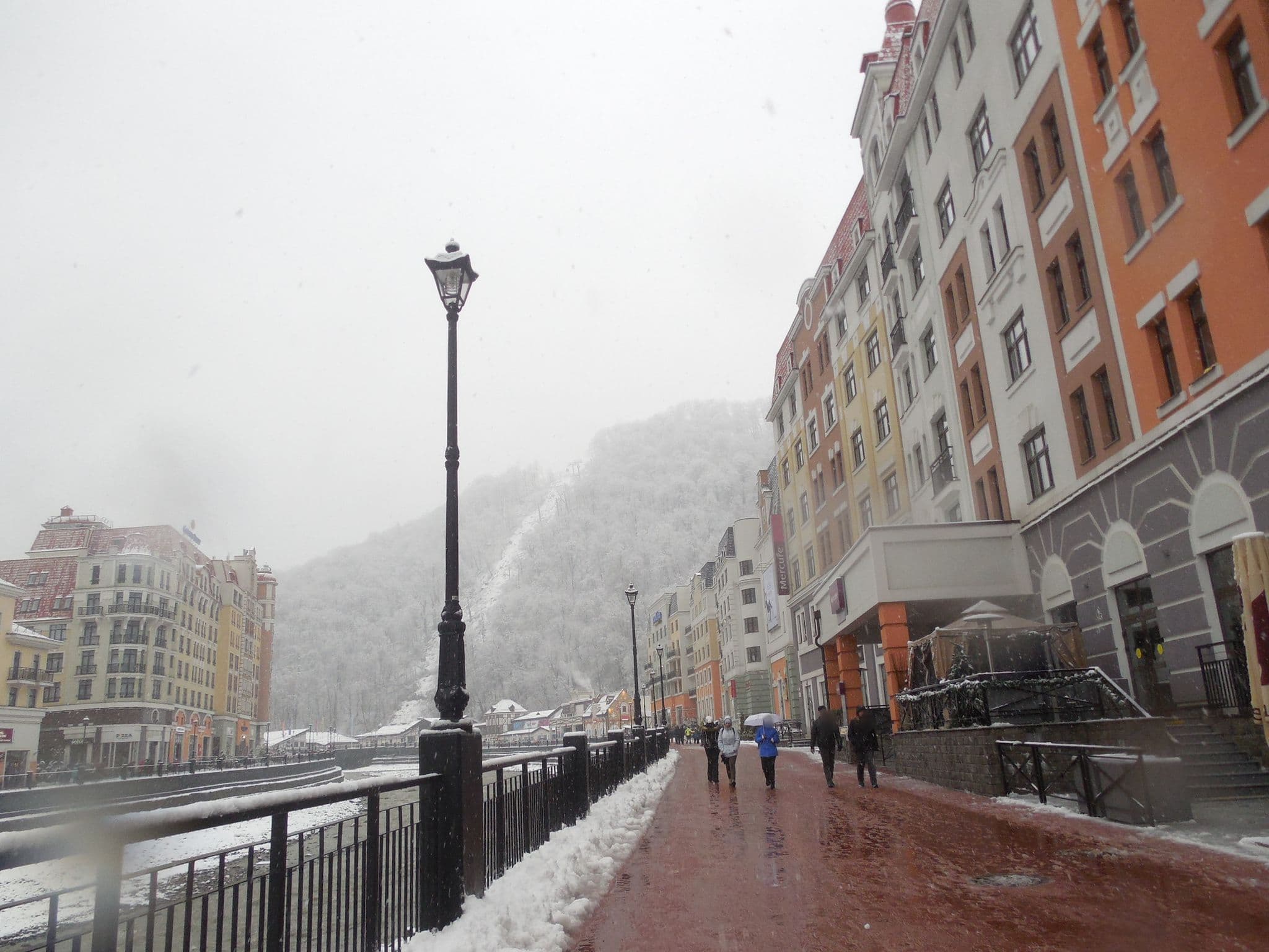Street view near Mercure Rosa Khutor, Vysokoye — © trolleway (CC BY-SA · Mapillary)