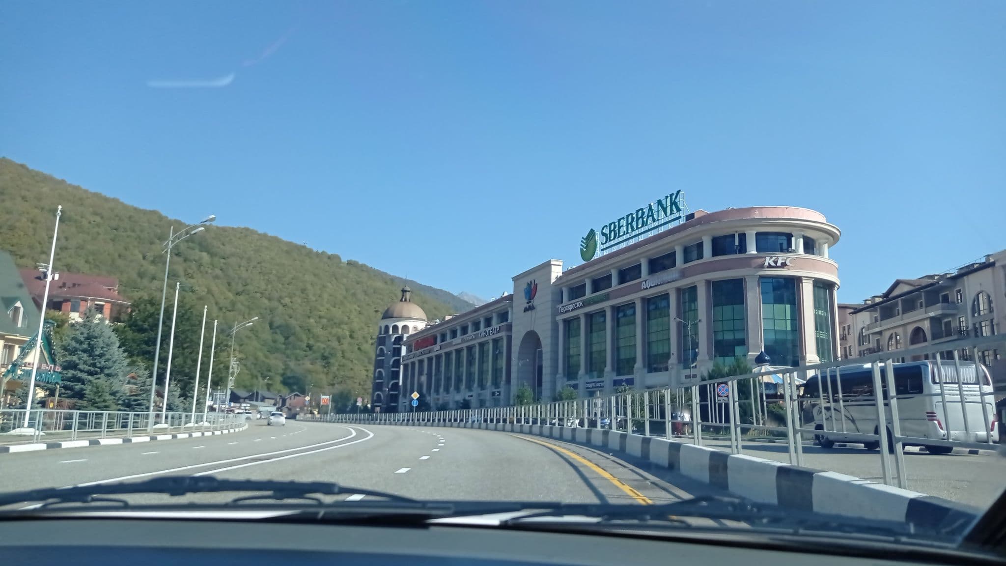 Street view near Krasnaya Polyana Gorki Gorod Reception, Vysokoye — © petunder (CC BY-SA · Mapillary)