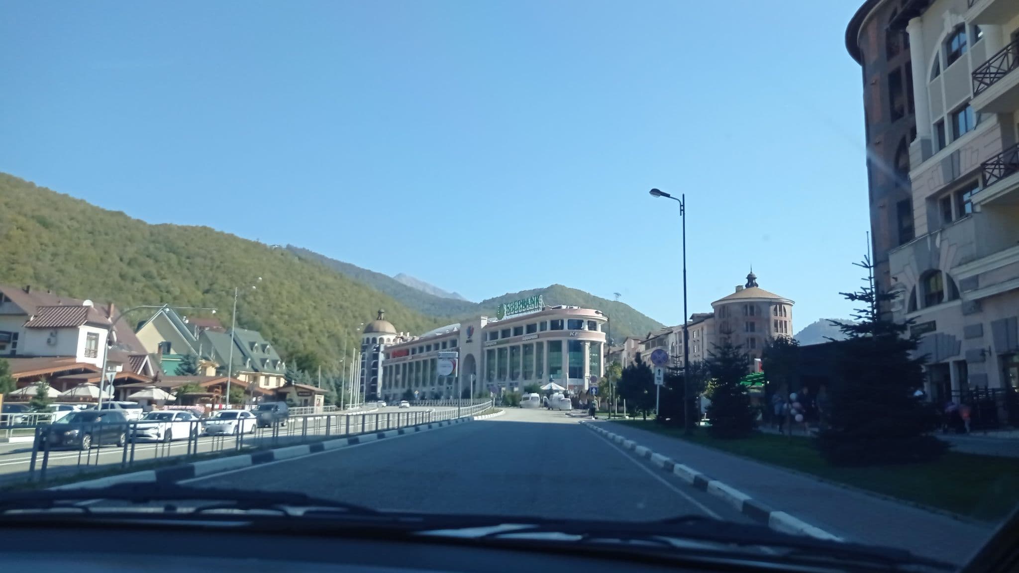 Street view near Горки Город, Аpart 6, Vysokoye — © petunder (CC BY-SA · Mapillary)