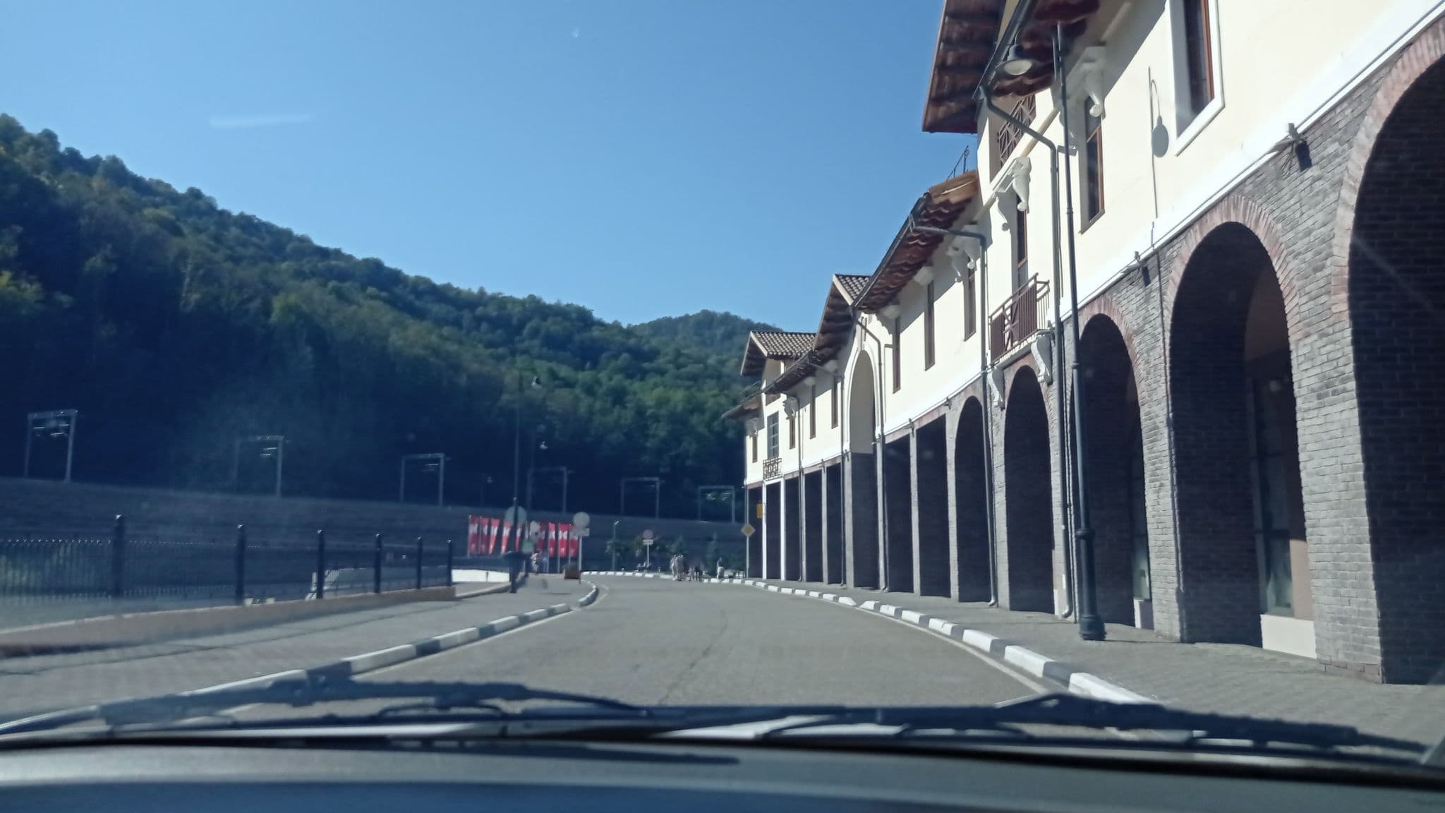 Street view near Gorki gorog apart 24, Vysokoye — © petunder (CC BY-SA · Mapillary)