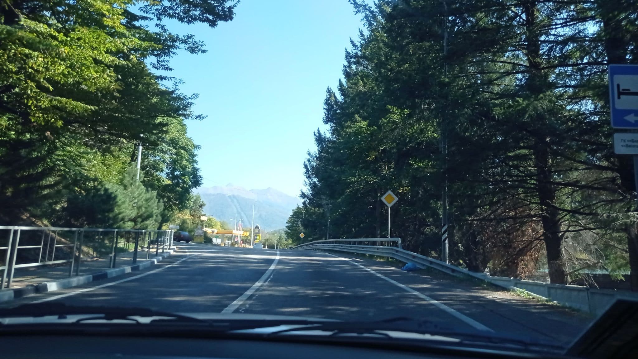 Street view near Alm hotel ****, Vysokoye — © petunder (CC BY-SA · Mapillary)