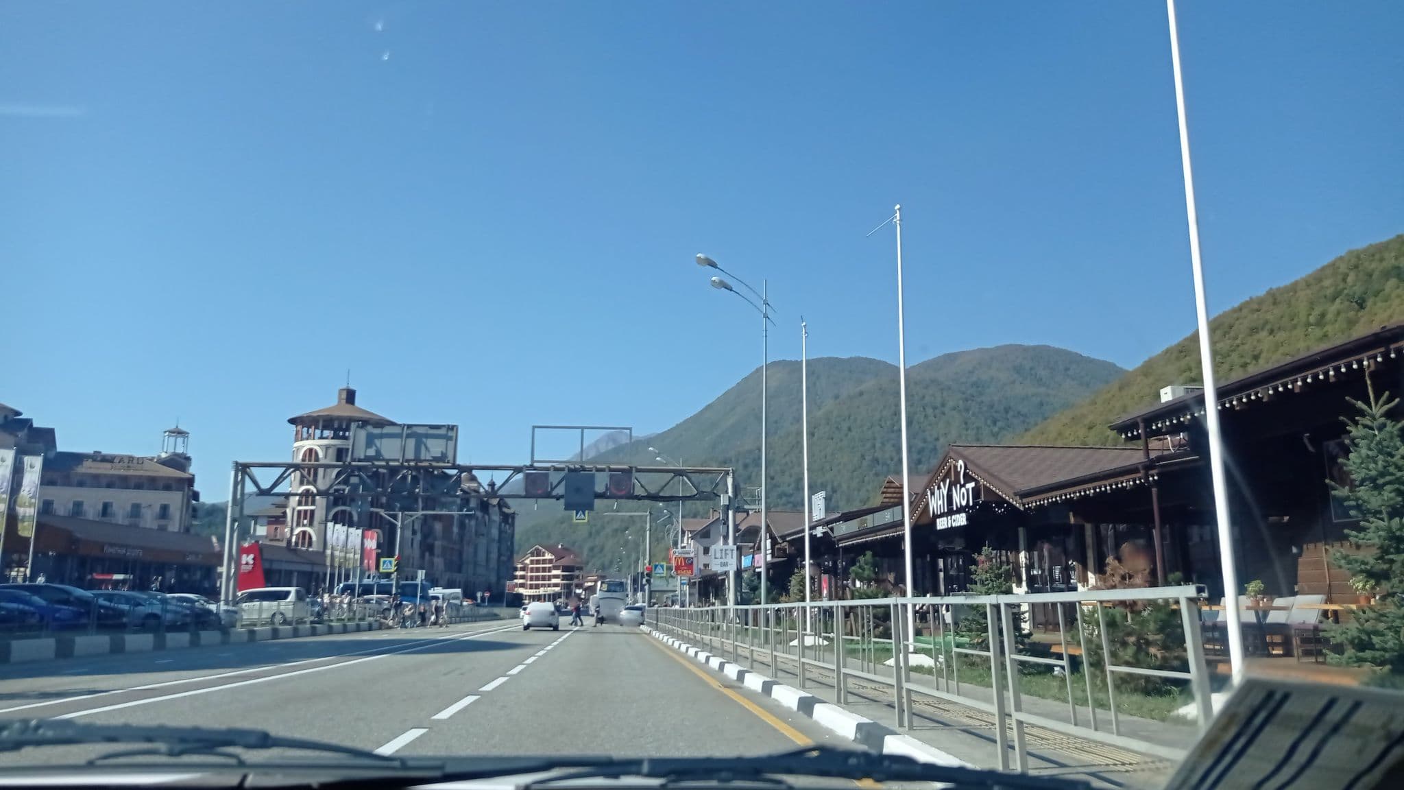 Street view near Gorky Gorod Apart 46, Vysokoye — © petunder (CC BY-SA · Mapillary)