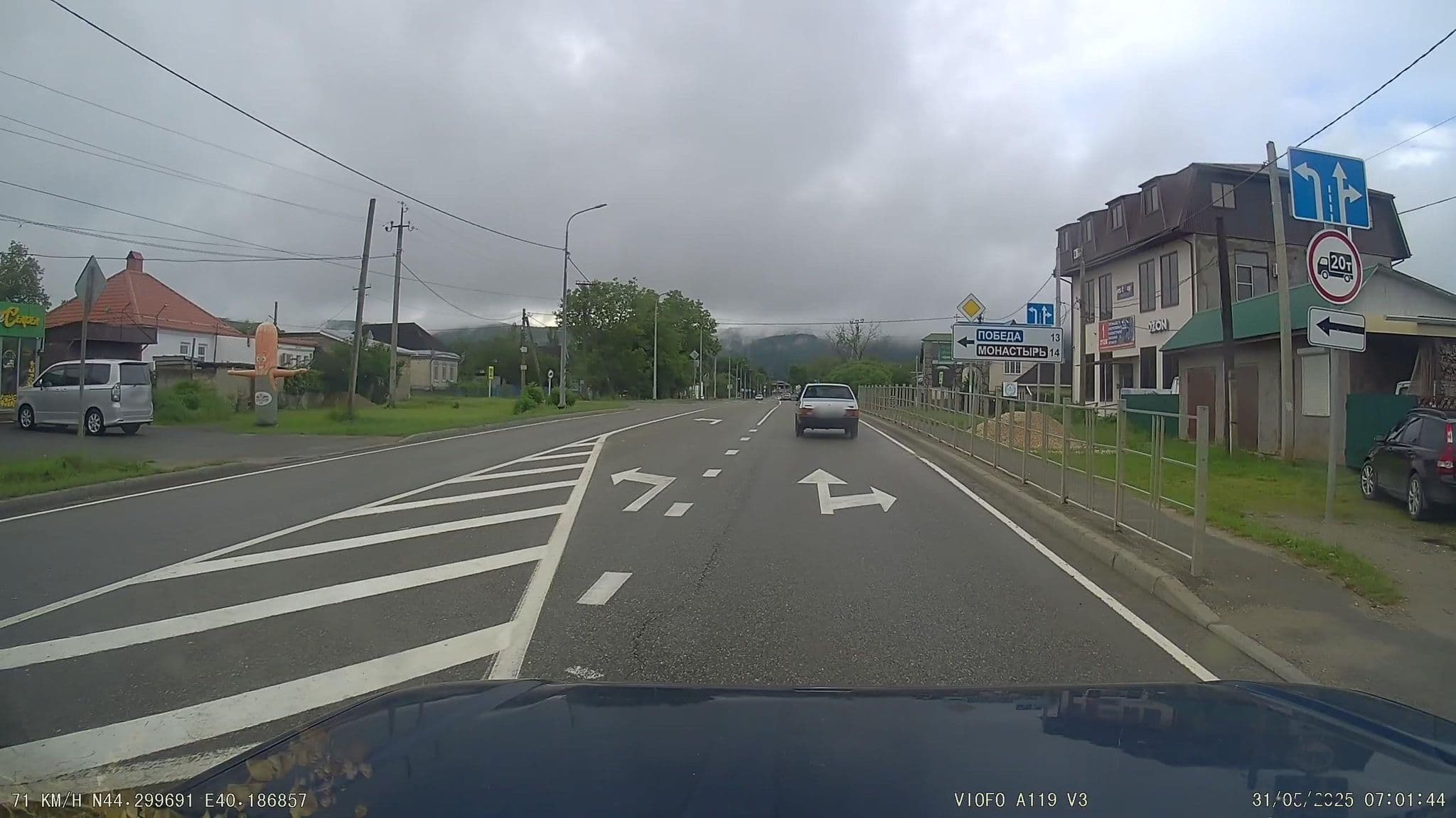 Street view near Уютный, Kamennomostskiy — © azimuth (CC BY-SA · Mapillary)