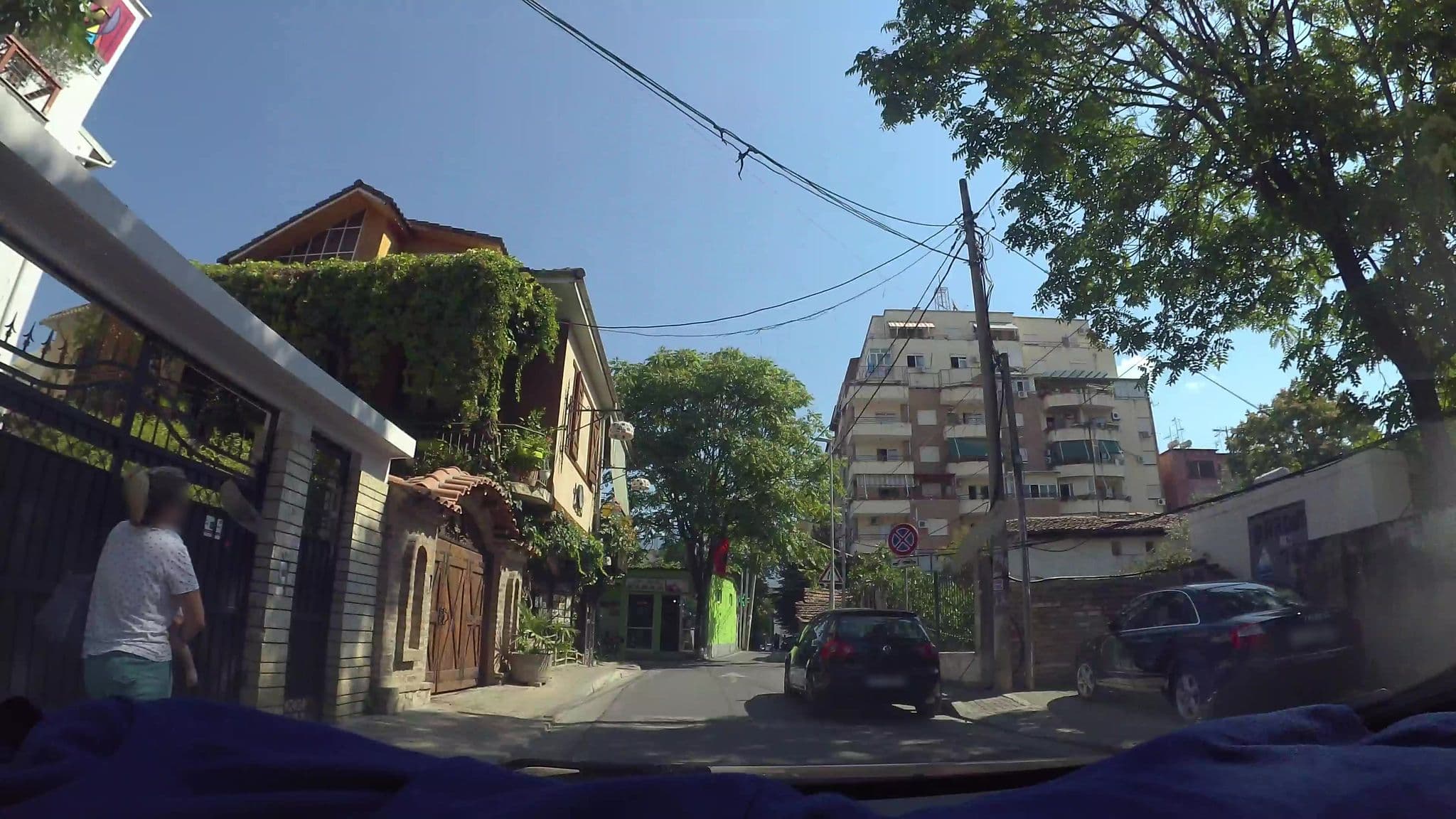 Street view near Hostel l’art, Tirana