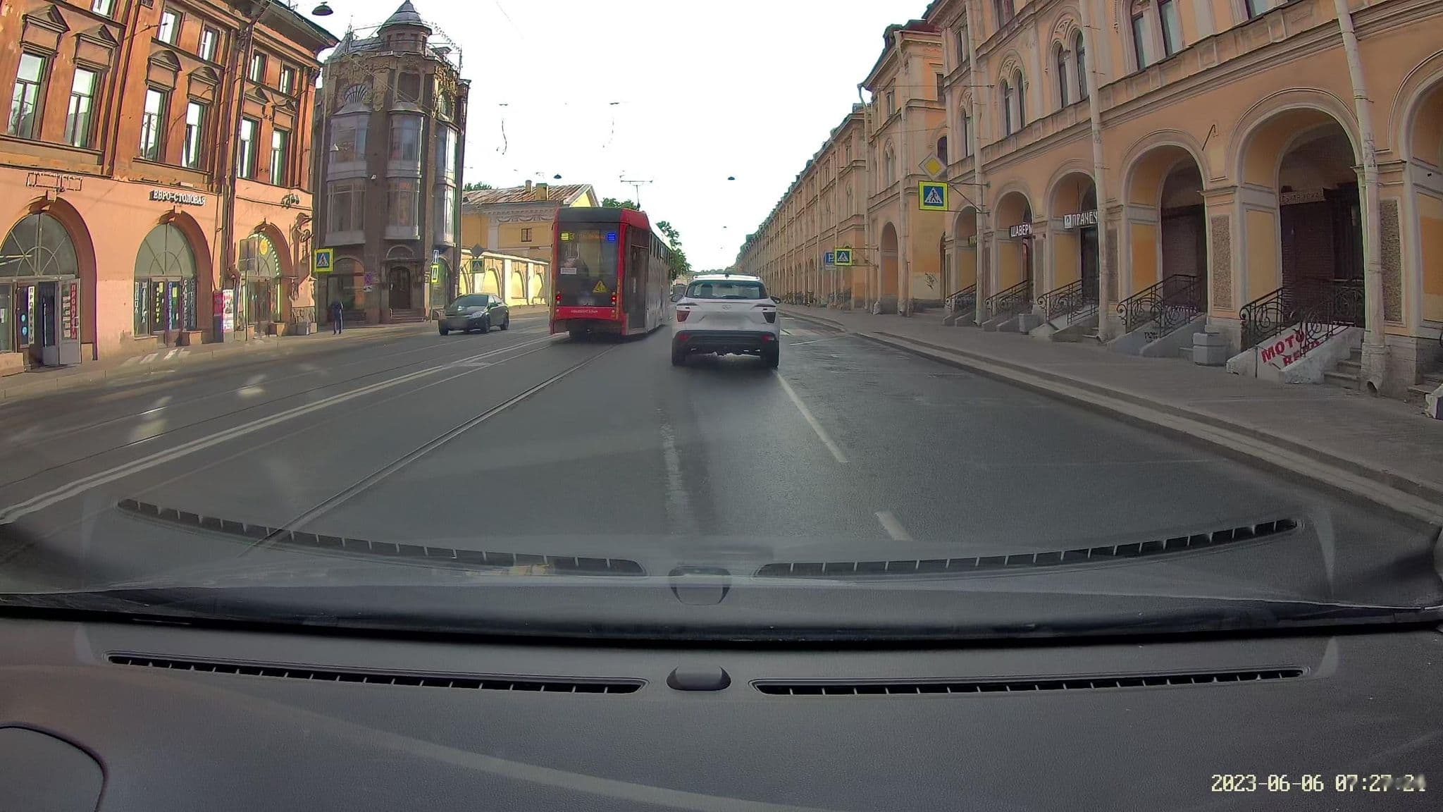 Street view near общага, Saint Petersburg — © slsmda (CC BY-SA · Mapillary)