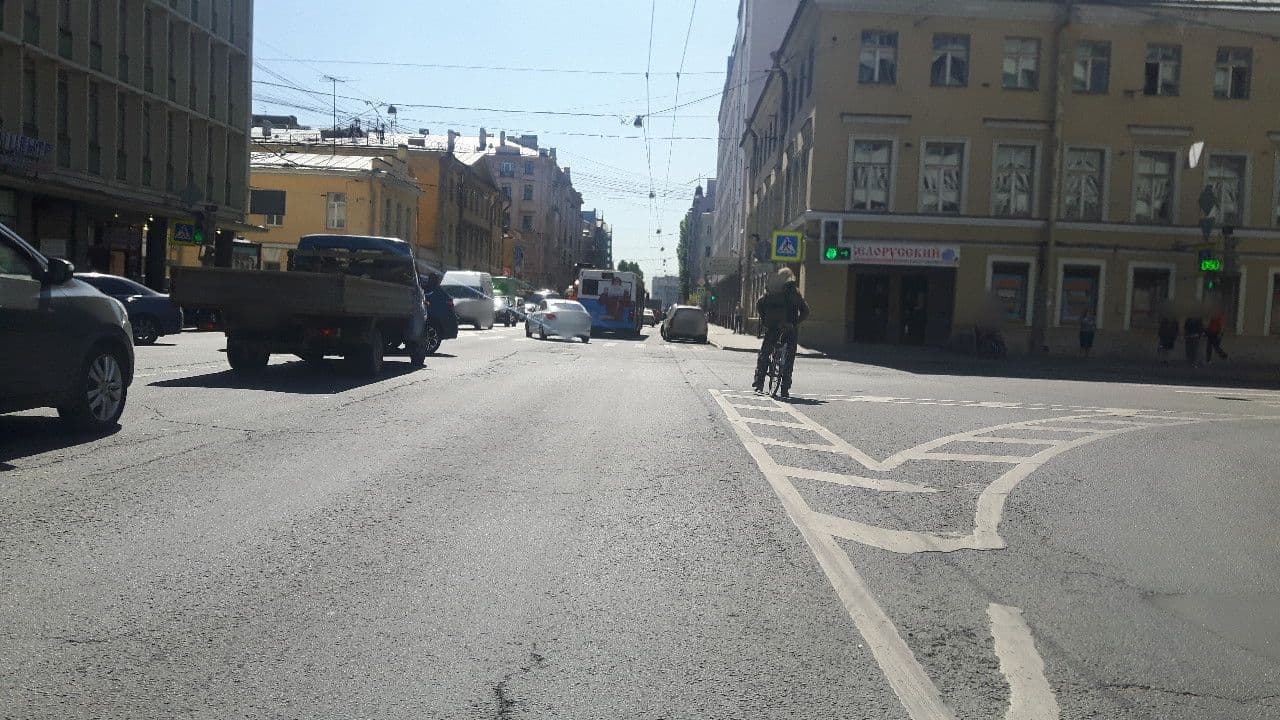 Street view near Giggly Hostel, Admiralteisky — © changchun1 (CC BY-SA · Mapillary)