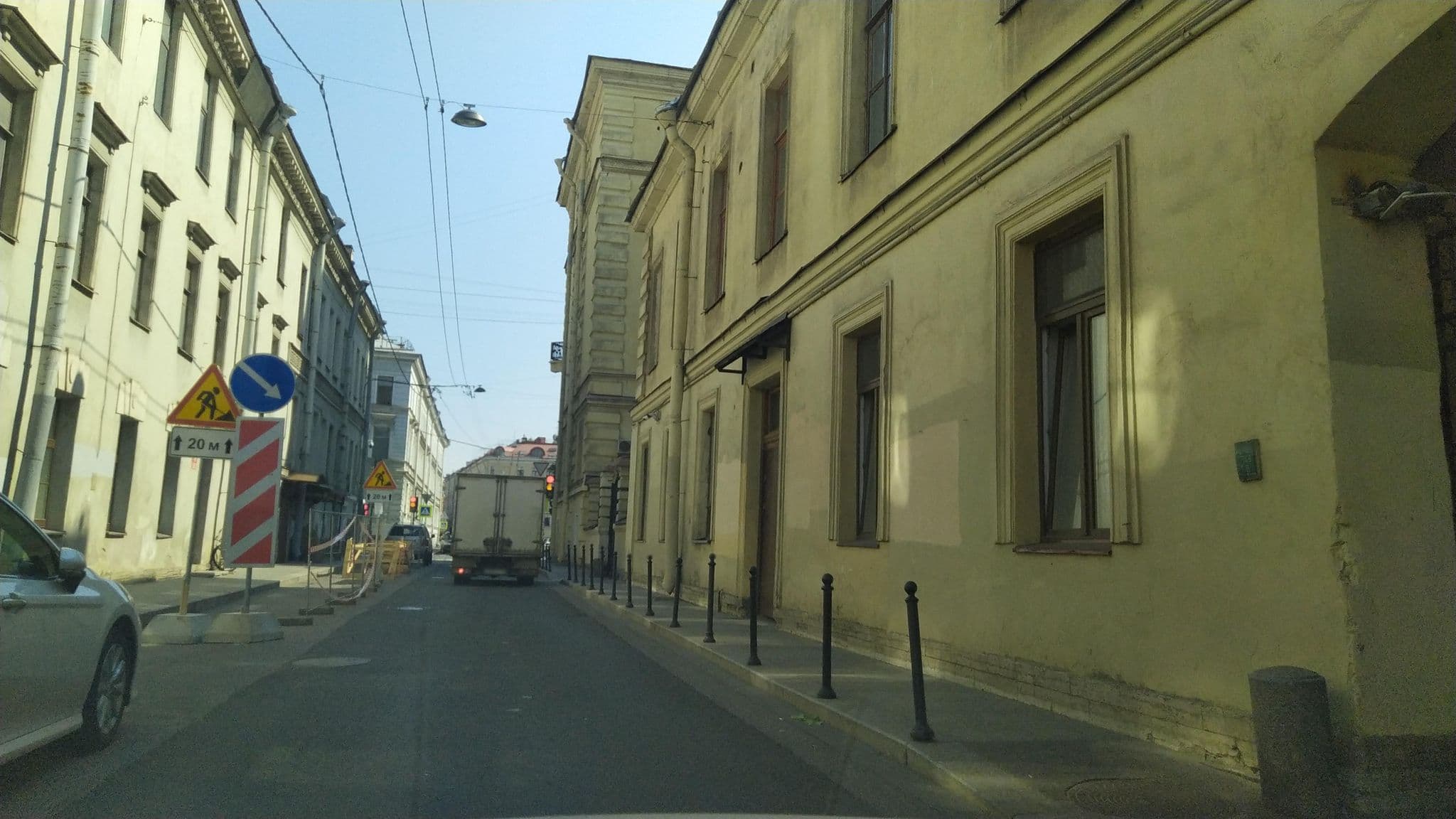 Street view near Emily Hostel, Saint Petersburg — © ser9ei999 (CC BY-SA · Mapillary)