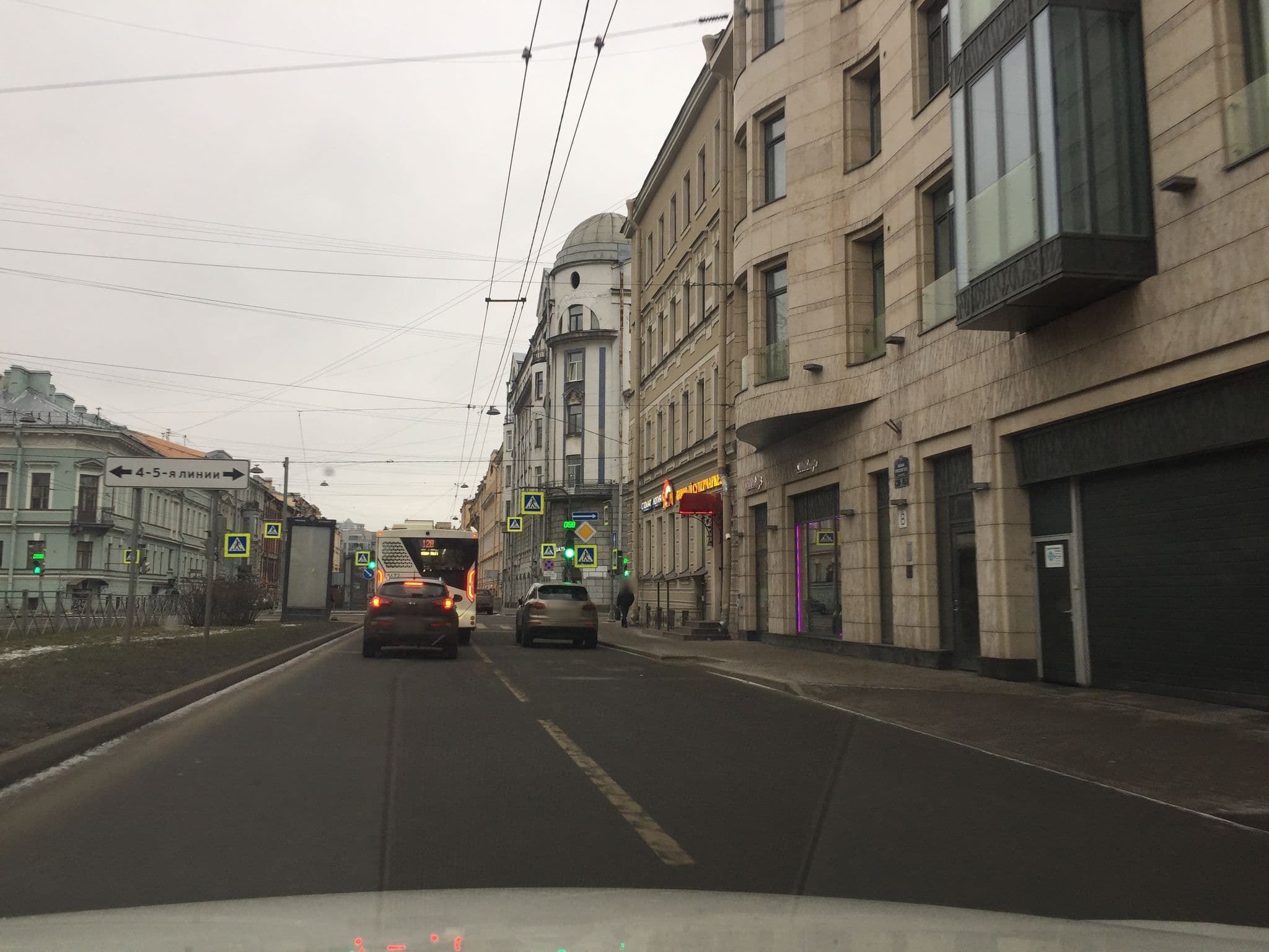 Street view near Тучков отель, Vasyl'evsky Ostrov — © ser9ei999 (CC BY-SA · Mapillary)
